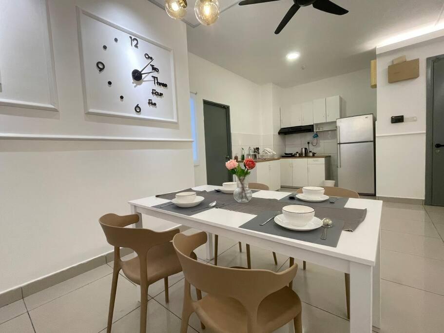 10Pax 4 Room Hidden Gem Sri Petaling 3 min Bukit Jalil Stadium