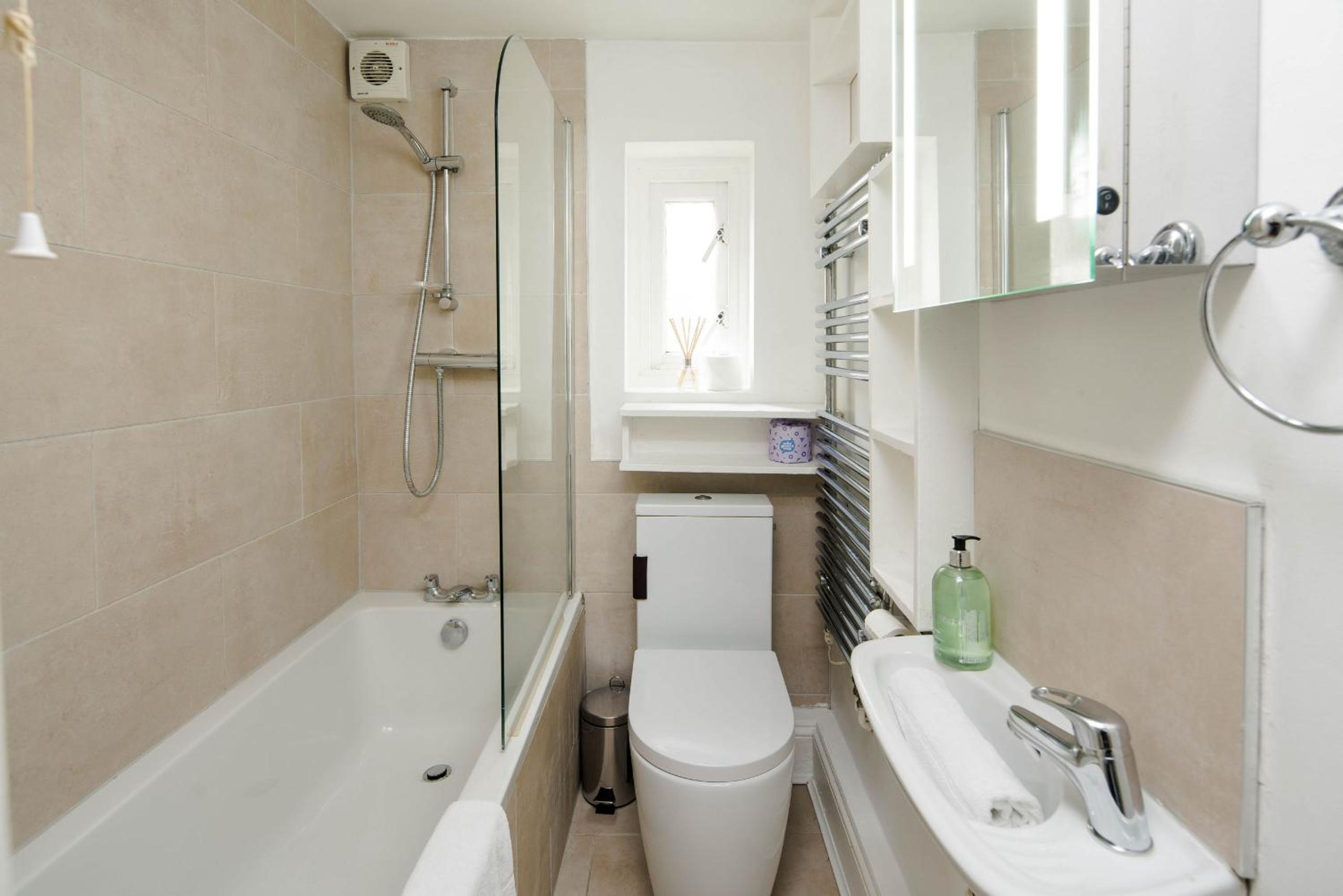Beautiful Designer Flat in Maida Vale, Sleeps 4