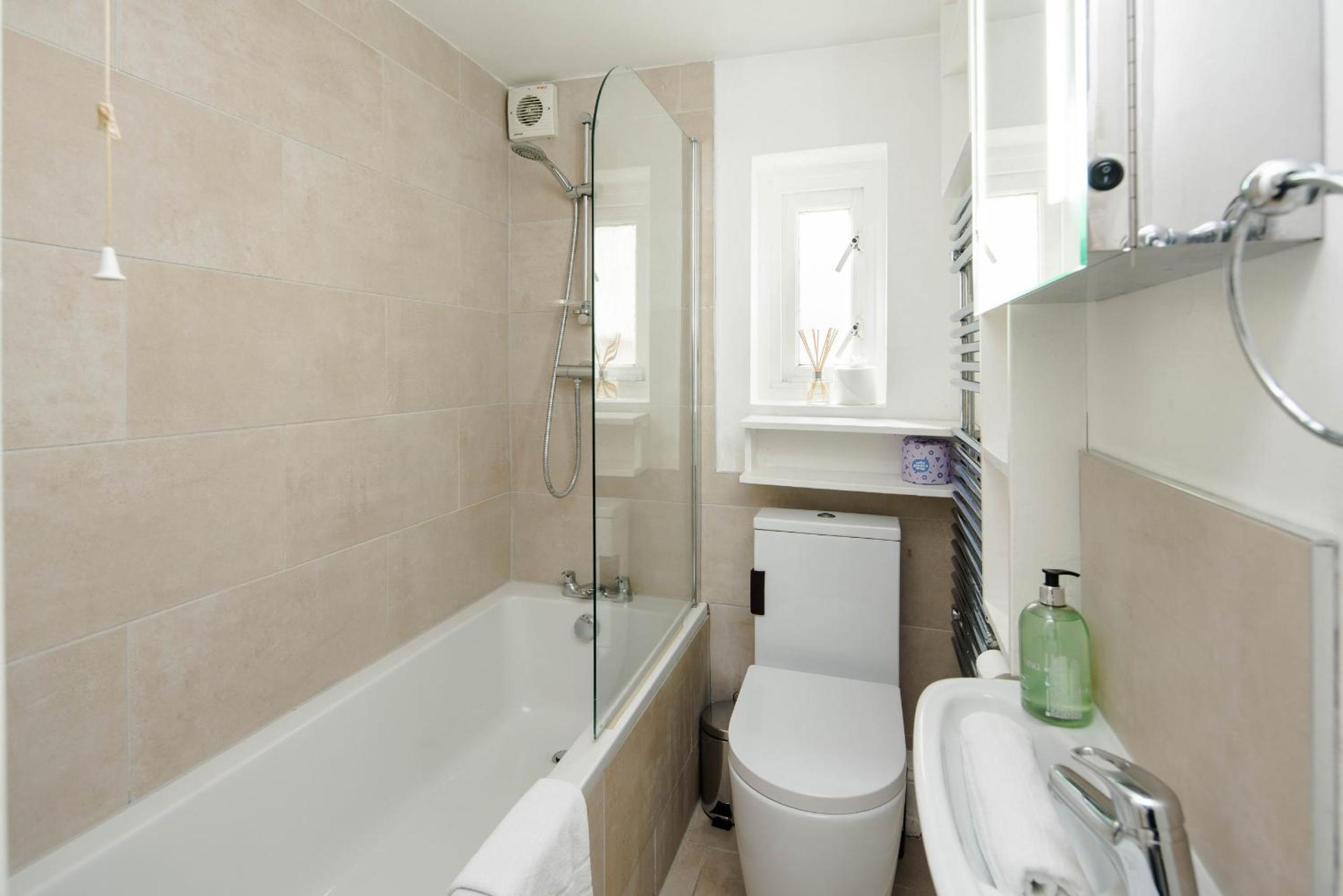 Beautiful Designer Flat in Maida Vale, Sleeps 4