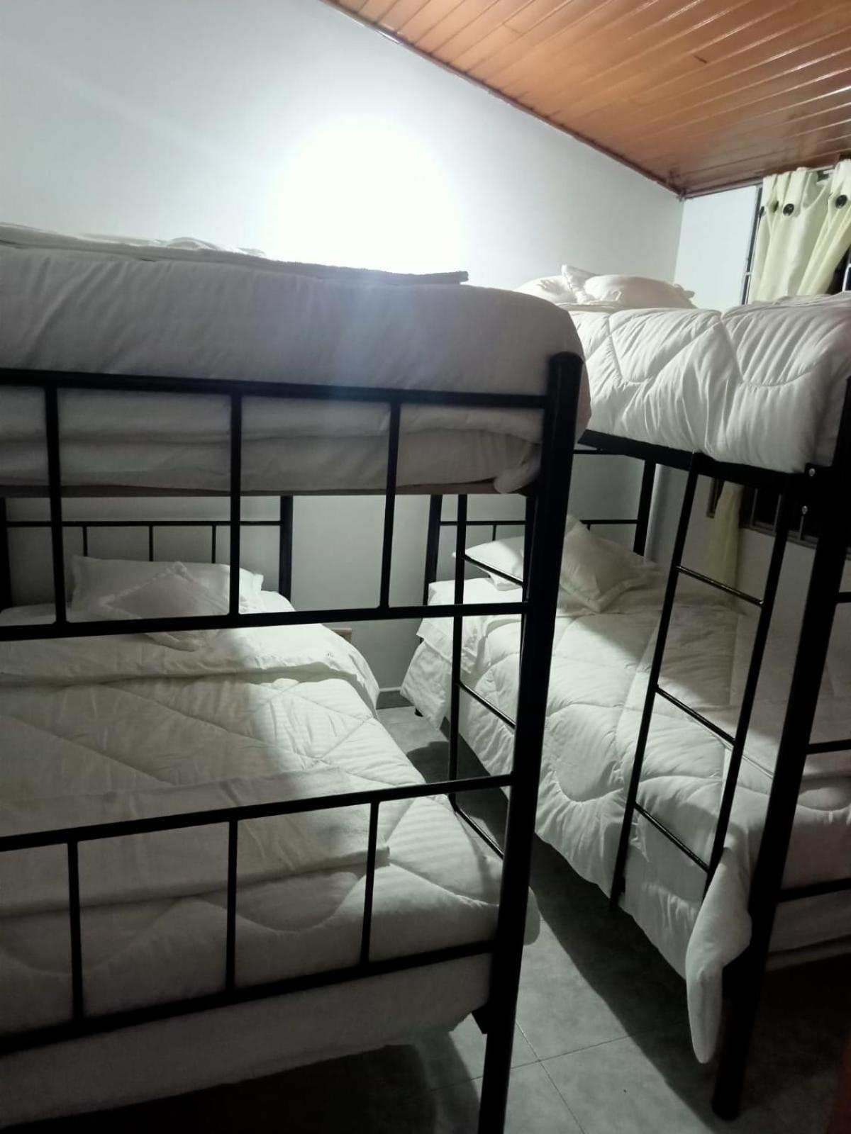 Casa familiar Almagor (Hostal)