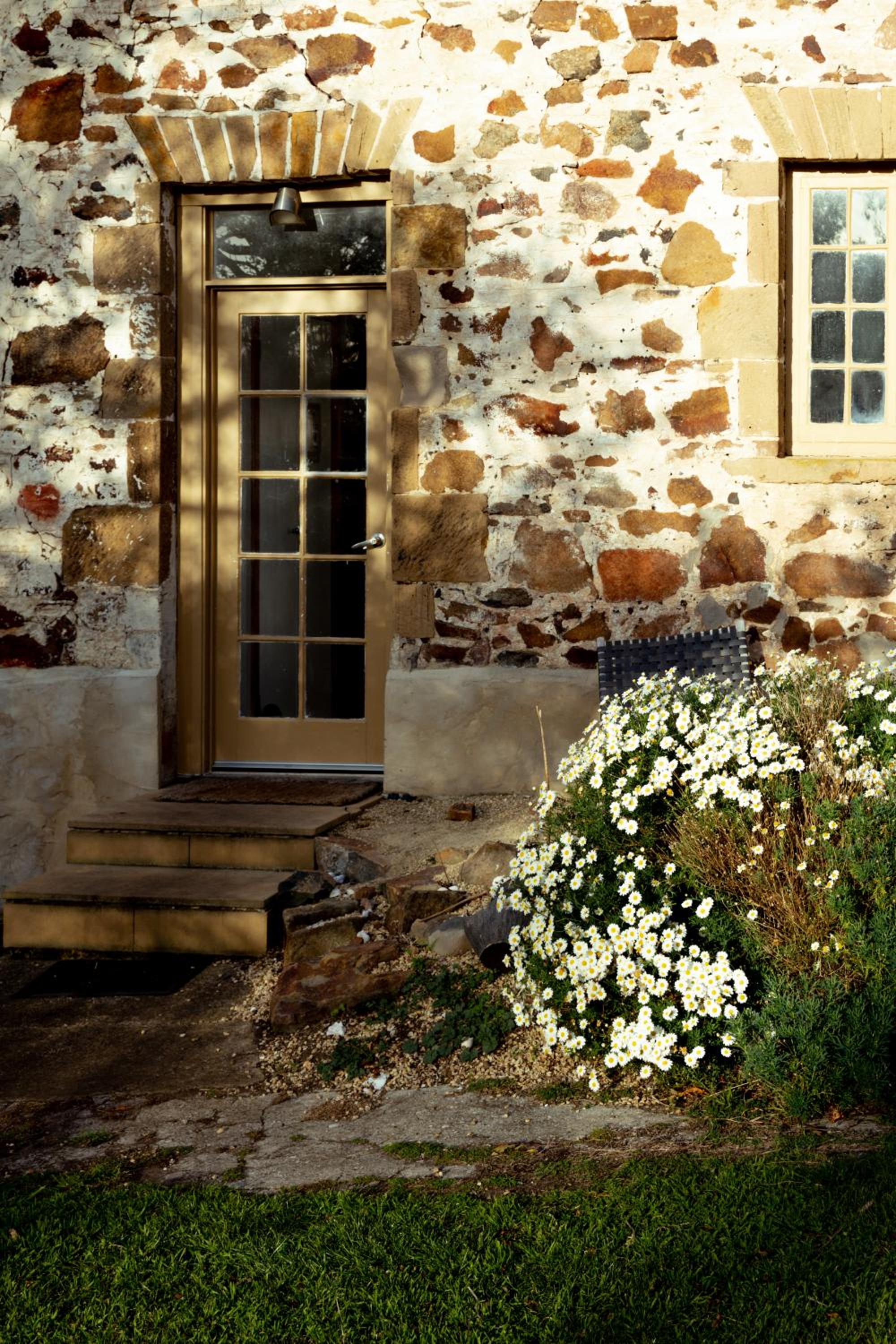 Heritage Shepherd's Cottage - Lisdillon - Waterfront