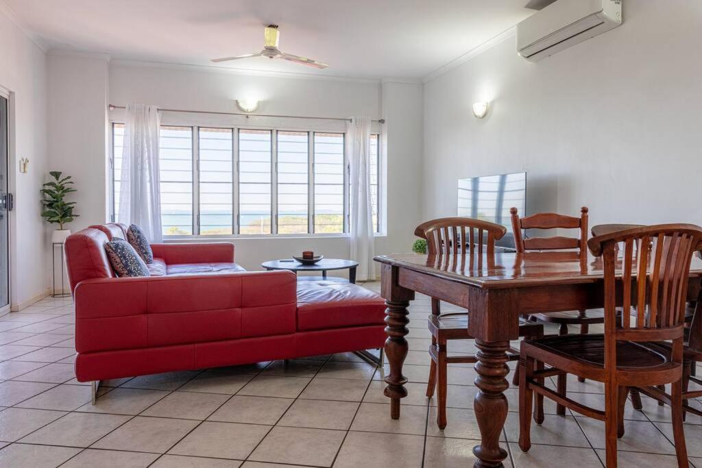 Stunning 3-Bed with Sea View