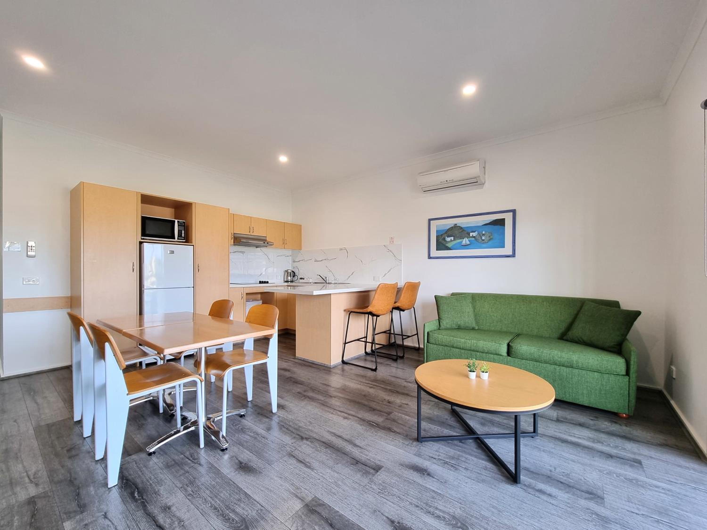 Seaview Motel & Apartments
