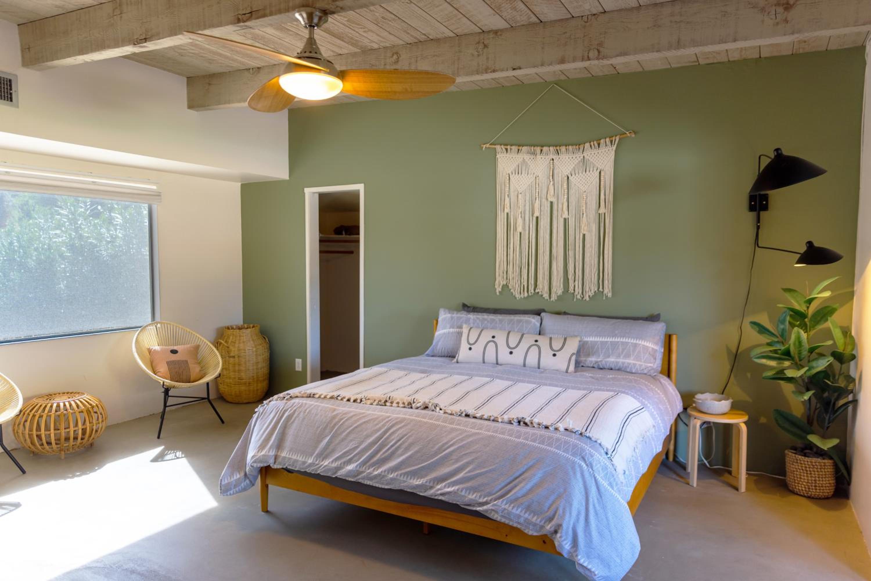 Pool and Mtn View! Designer Borrego Springs Hideaway