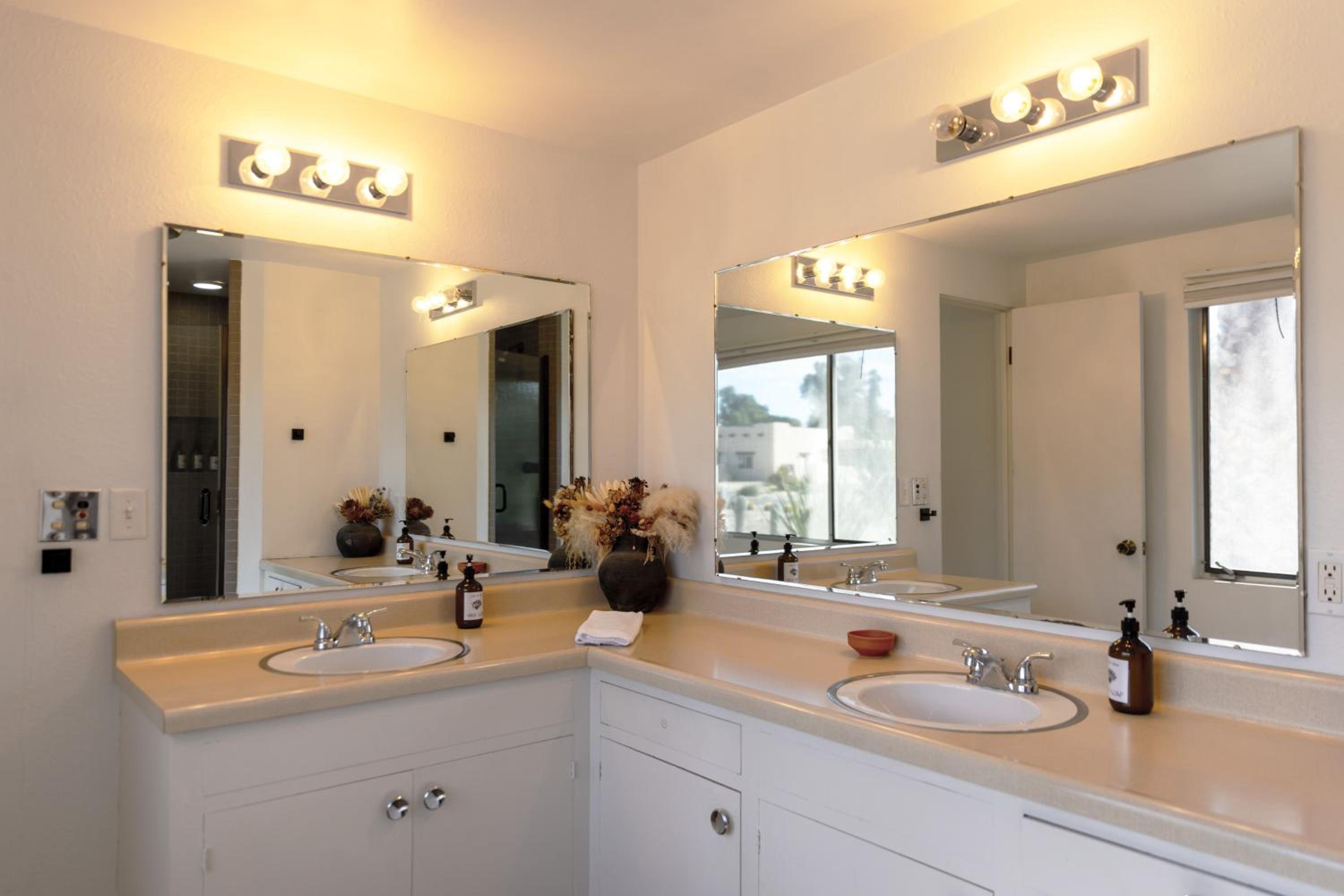 Pool and Mtn View! Designer Borrego Springs Hideaway
