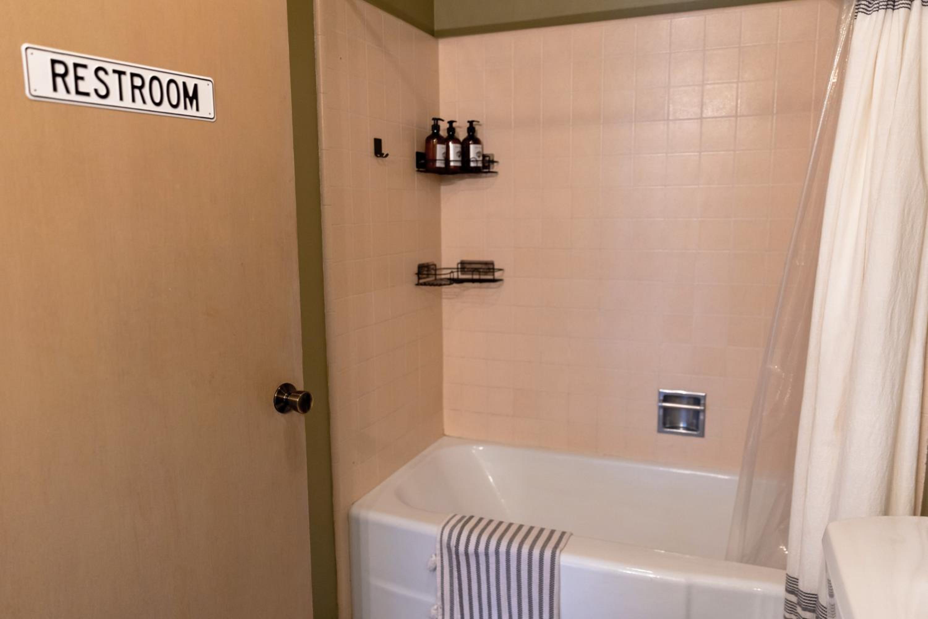 Pool and Mtn View! Designer Borrego Springs Hideaway