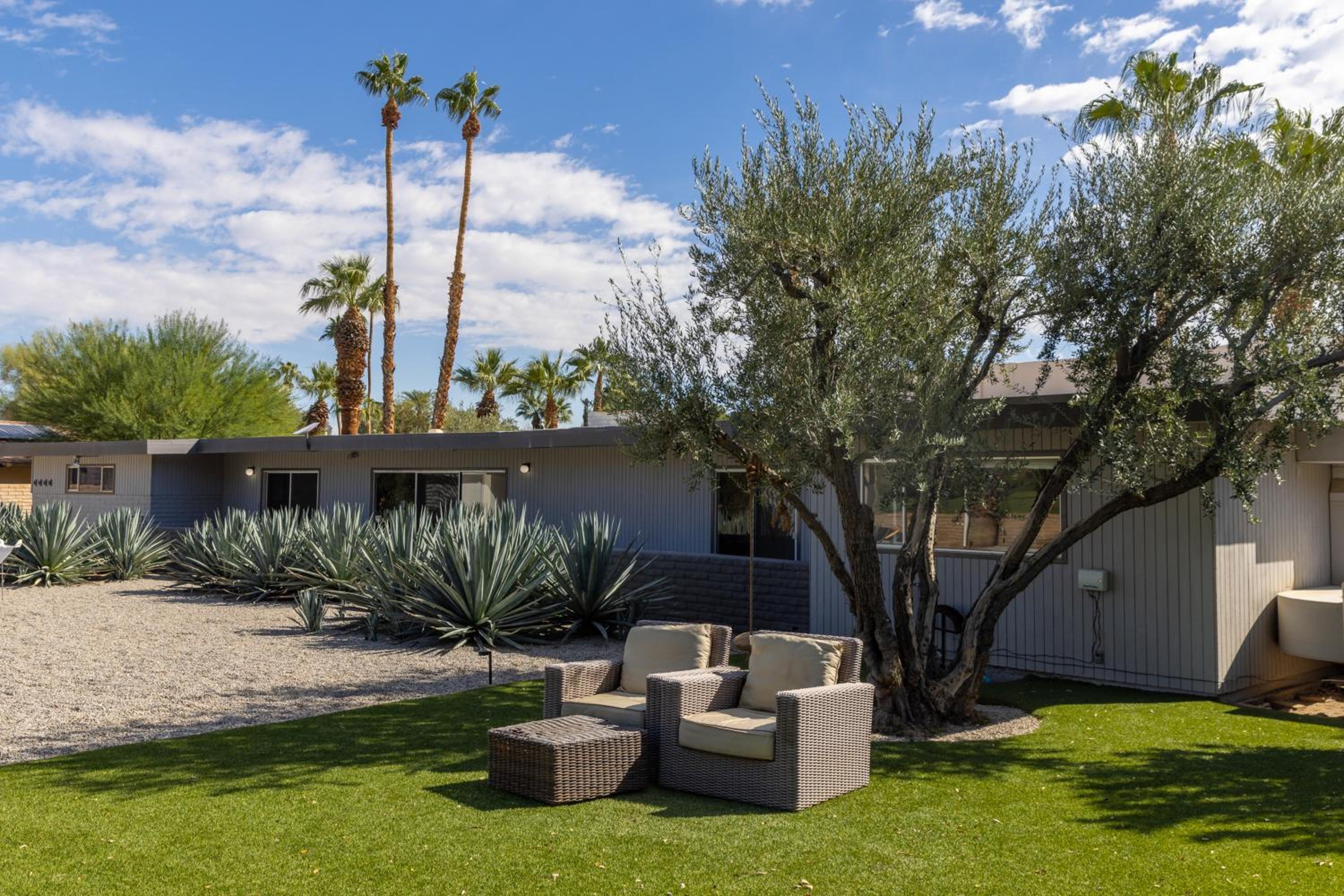 Pool and Mtn View! Designer Borrego Springs Hideaway