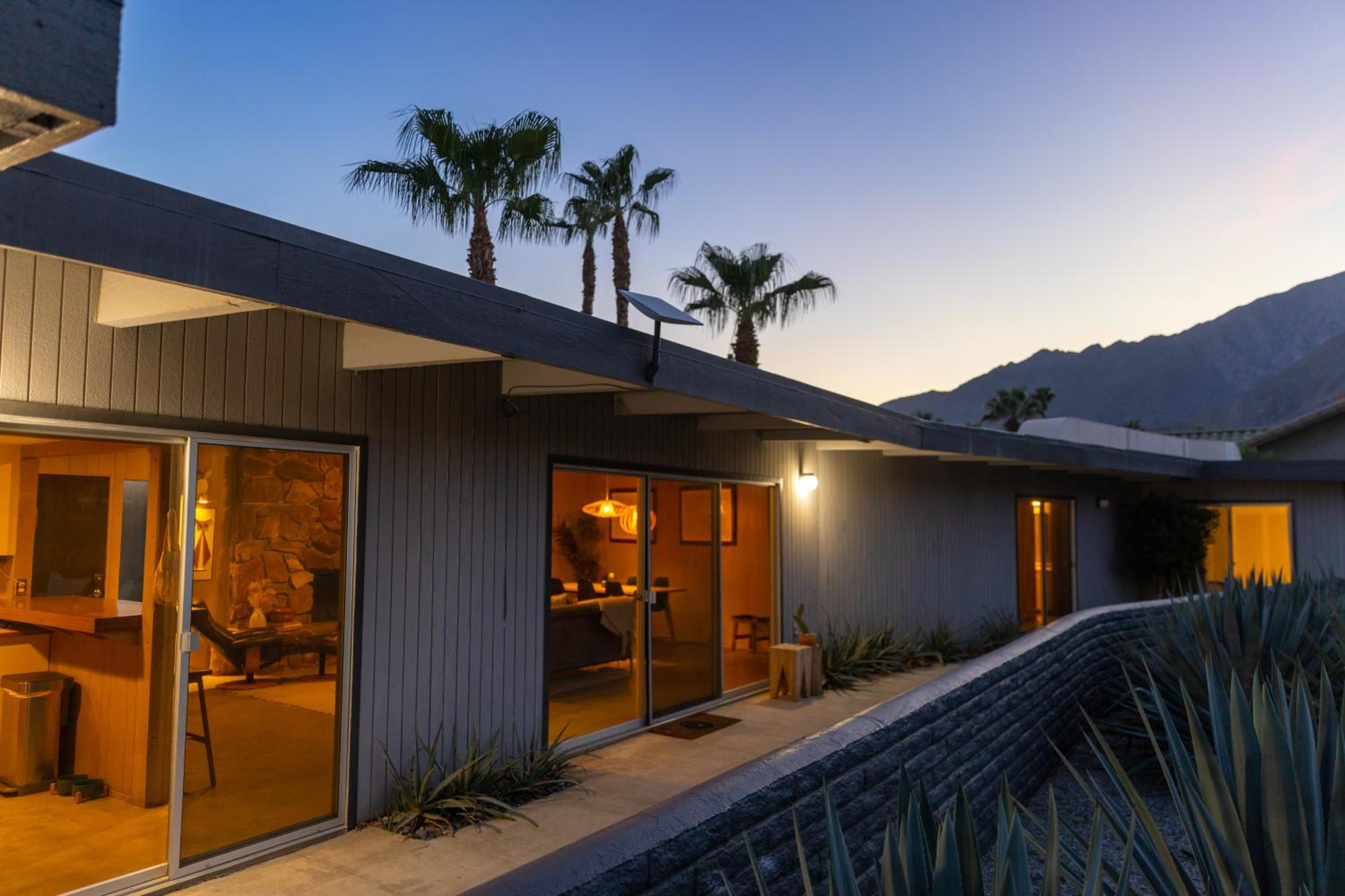 Pool and Mtn View! Designer Borrego Springs Hideaway