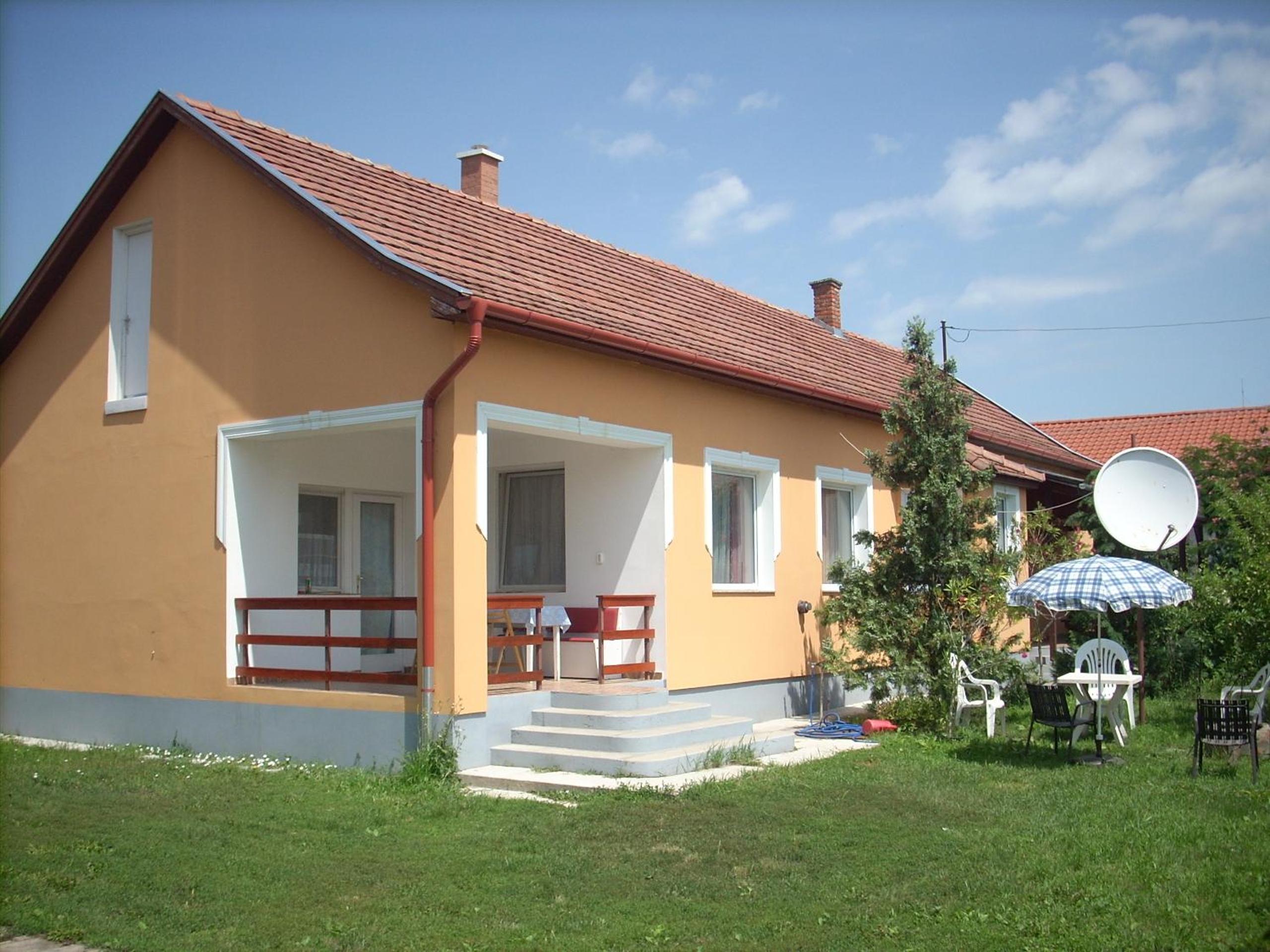 Abádi Karmazsin ház - main view