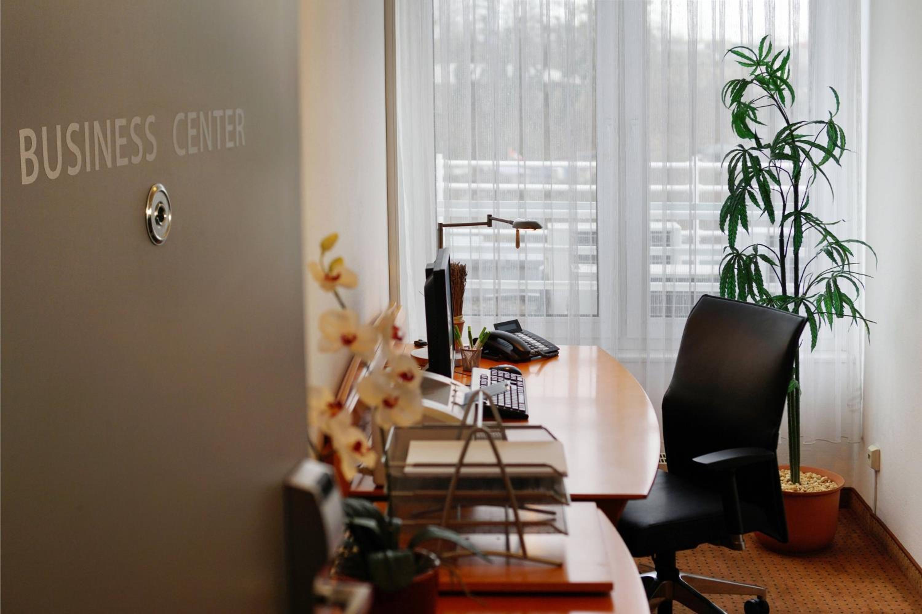 Dresden Vacations - Courtyard by Marriott Dresden - Property Image 6