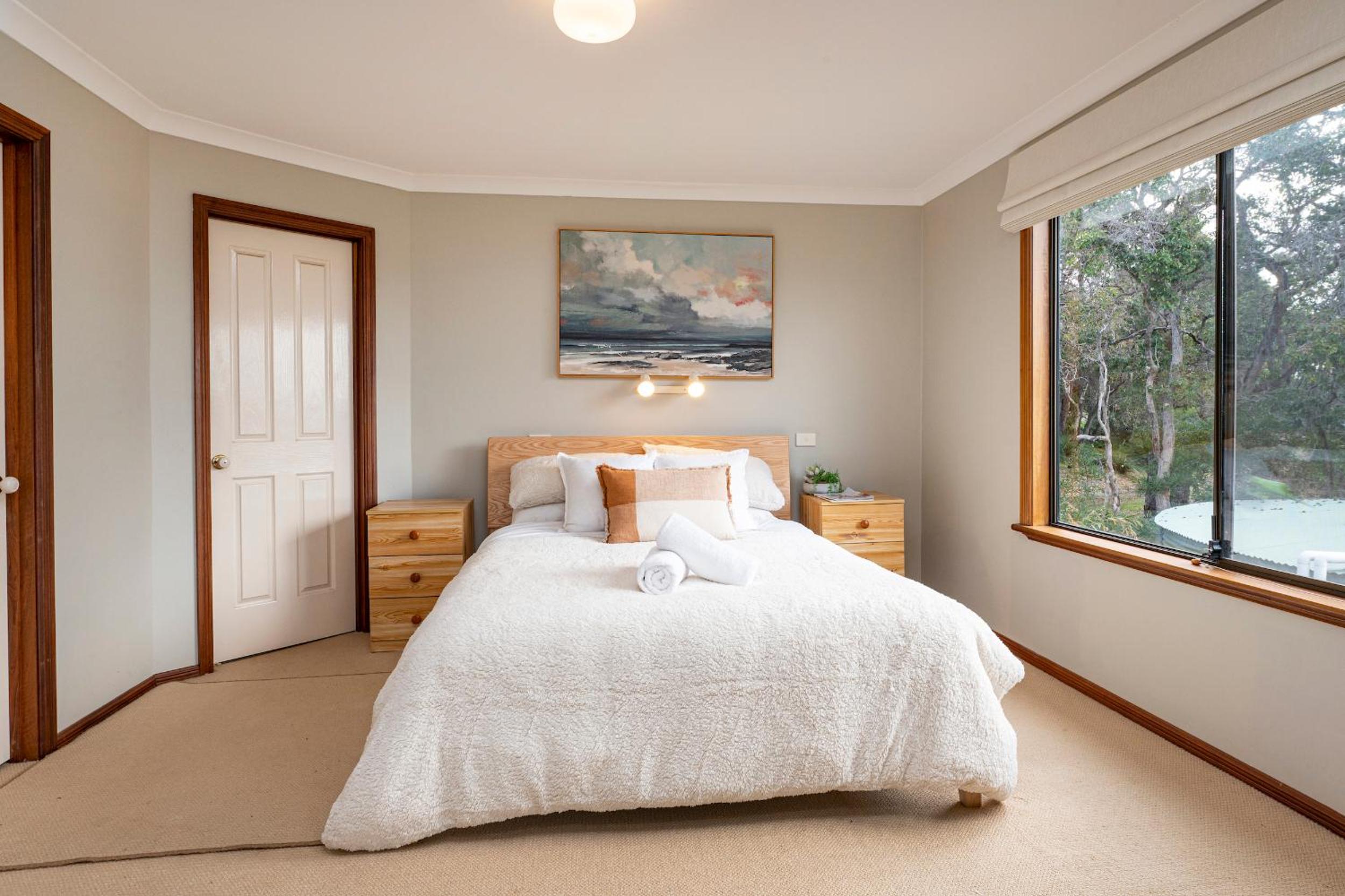 Birdie Beach House-huge lounge & verandahs, tennis, basketball, beach 5 min