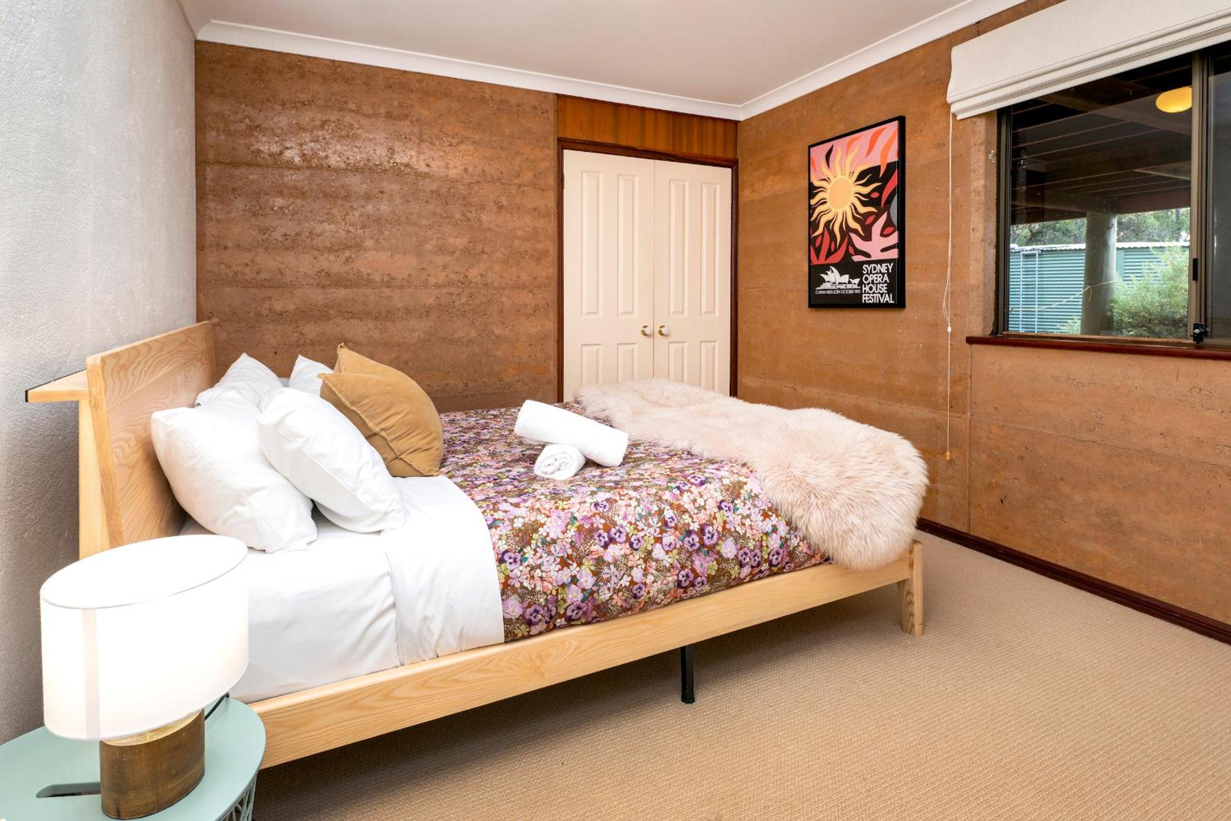 Birdie Beach House-huge lounge & verandahs, tennis, basketball, beach 5 min