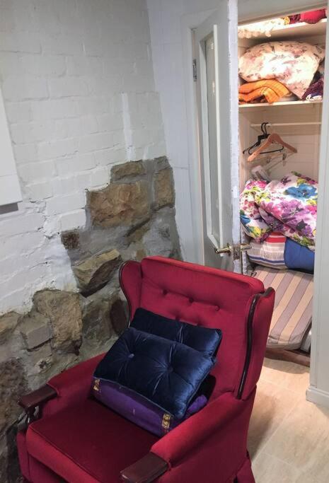 Cosy apartment accommodation, New Town, Hobart