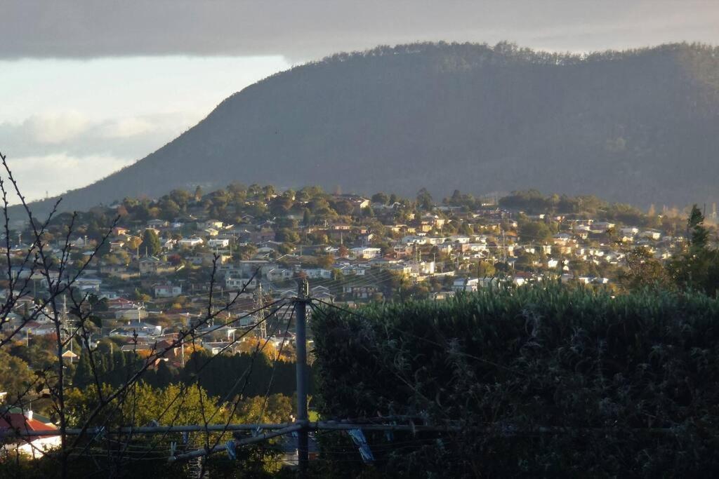 Cosy apartment accommodation, New Town, Hobart