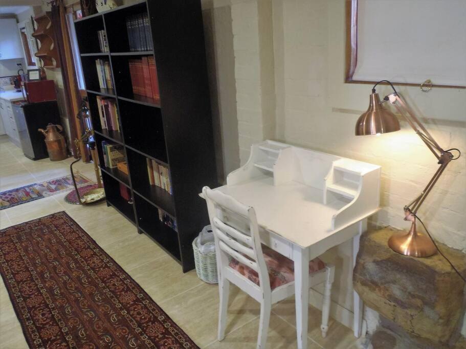 Cosy apartment accommodation, New Town, Hobart