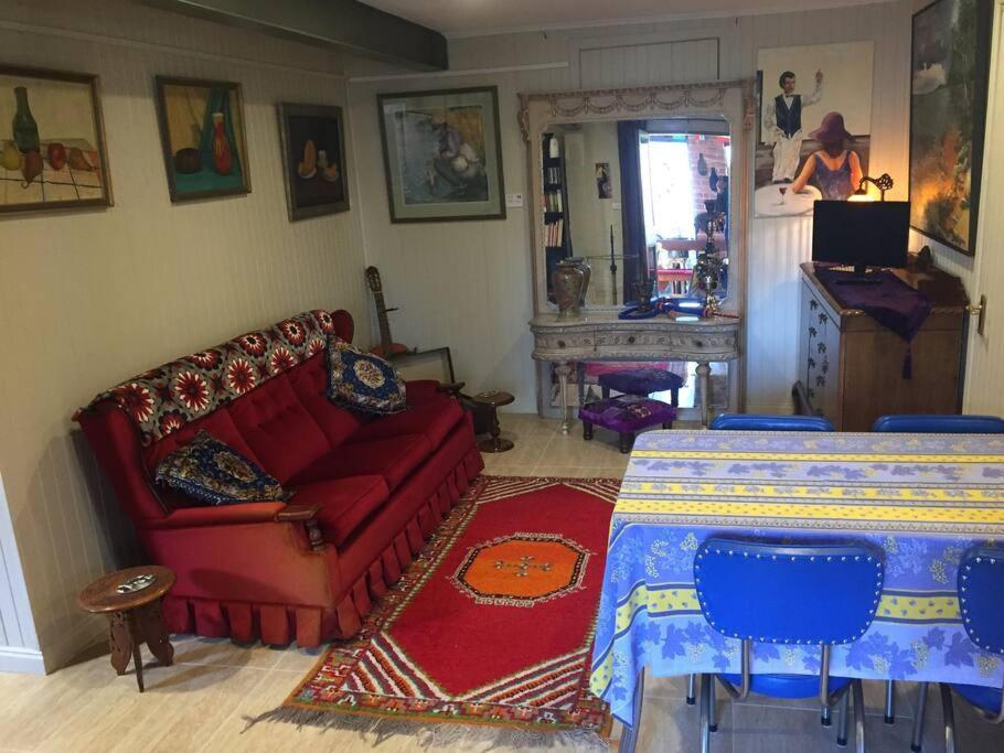 Cosy apartment accommodation, New Town, Hobart