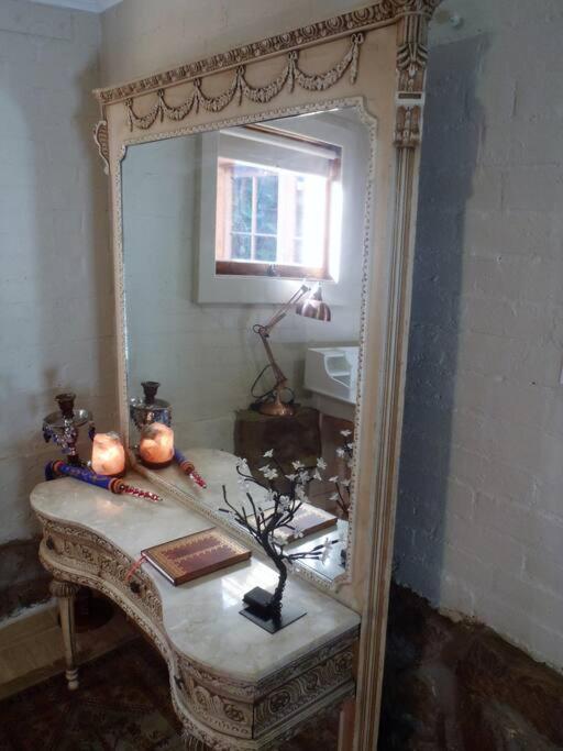 Cosy apartment accommodation, New Town, Hobart