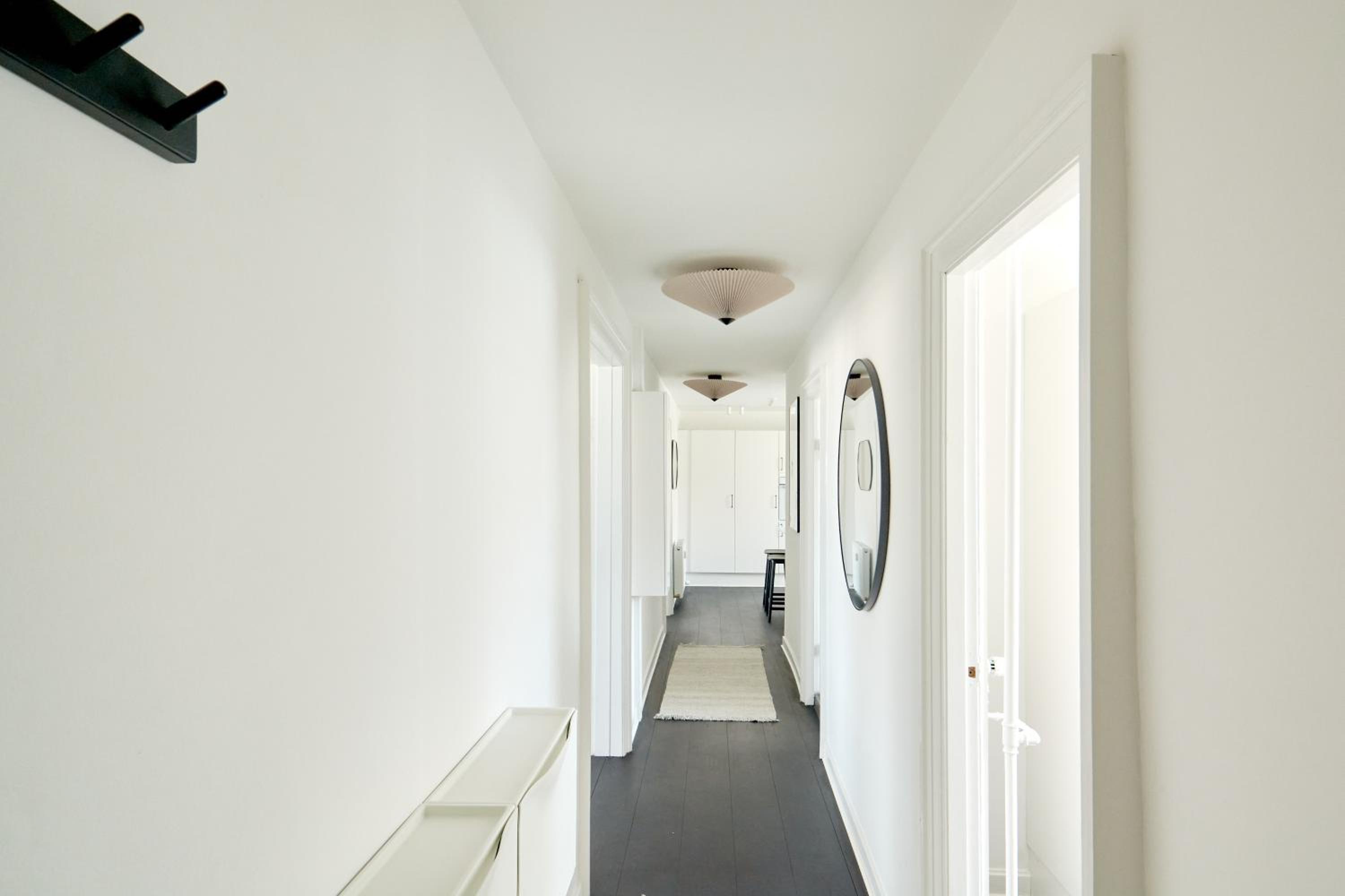 Beautiful 3 Bedroom Flat Near Shopping & Metro