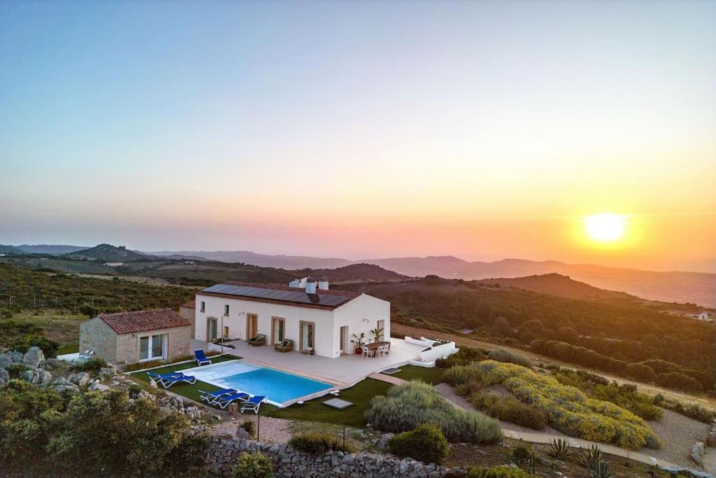 Sardegna è - Stazzu di l'Incantu con piscina view 3