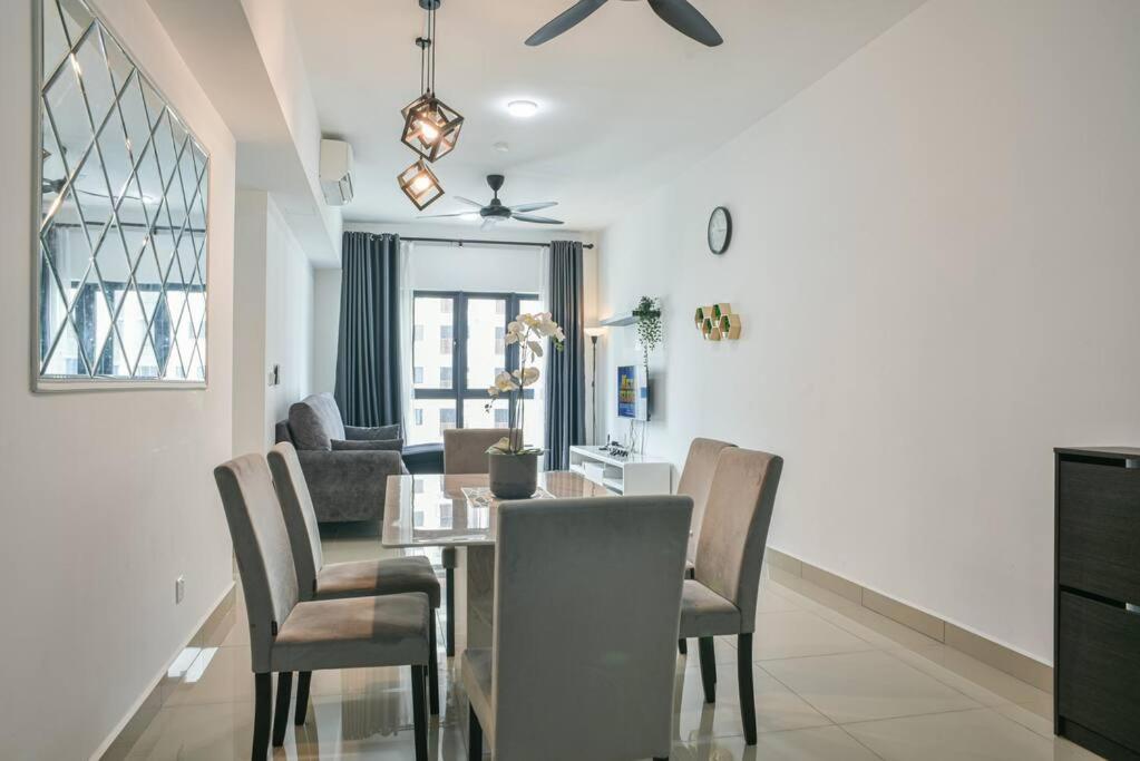 PlayStaytion Centura 3 Bedroom 2 Bathroom by RBNB