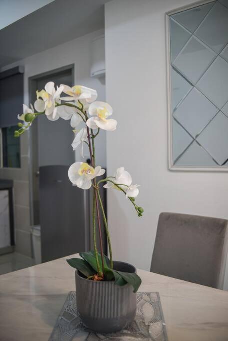PlayStaytion Centura 3 Bedroom 2 Bathroom by RBNB
