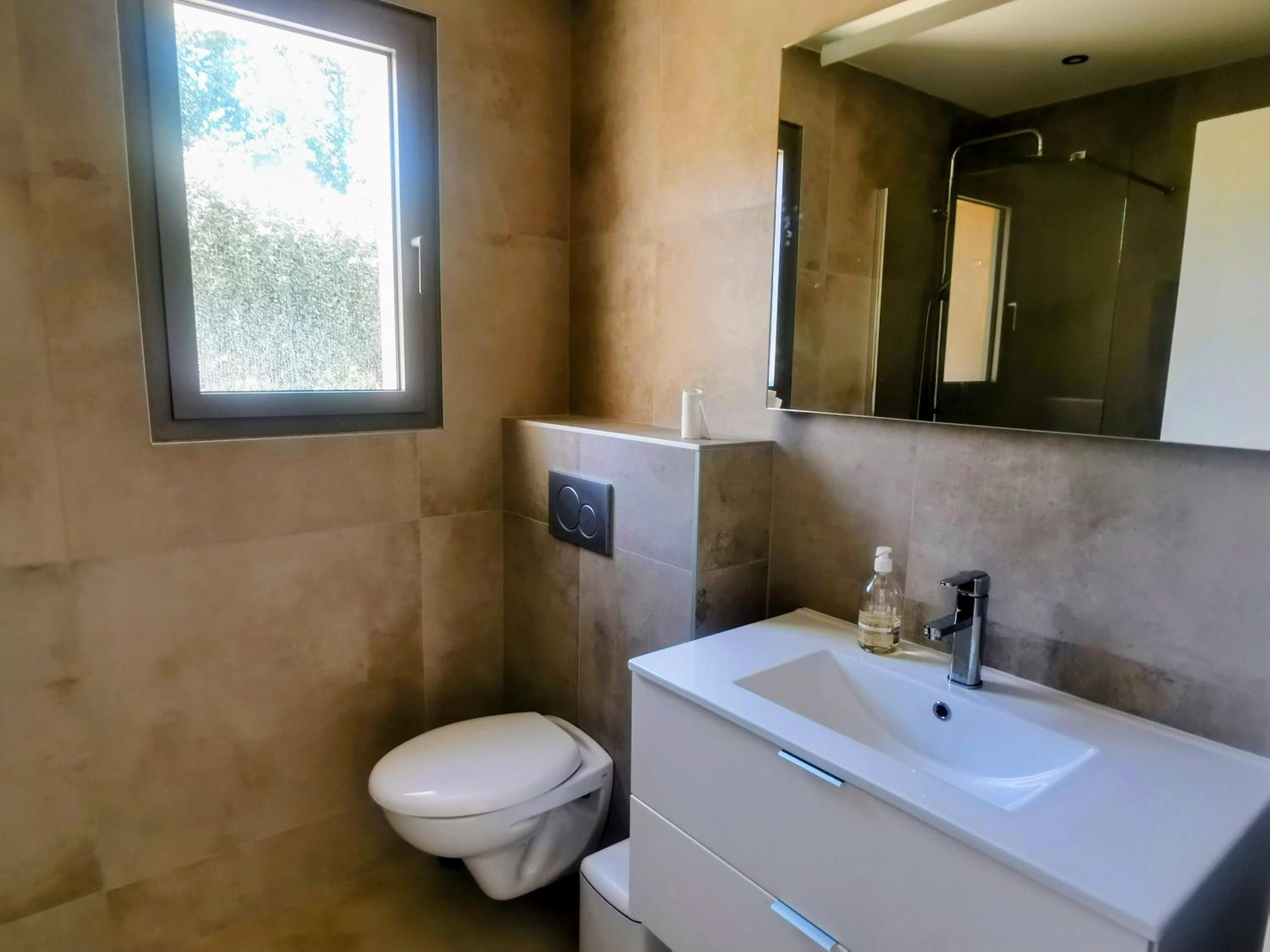 Villa La Voile au Vent - Sur les collines de la Cadière d'Azur - Villa spacieuse, 4 chambres, climatisée avec piscine à débordement, Vue mer et collines photo 4
