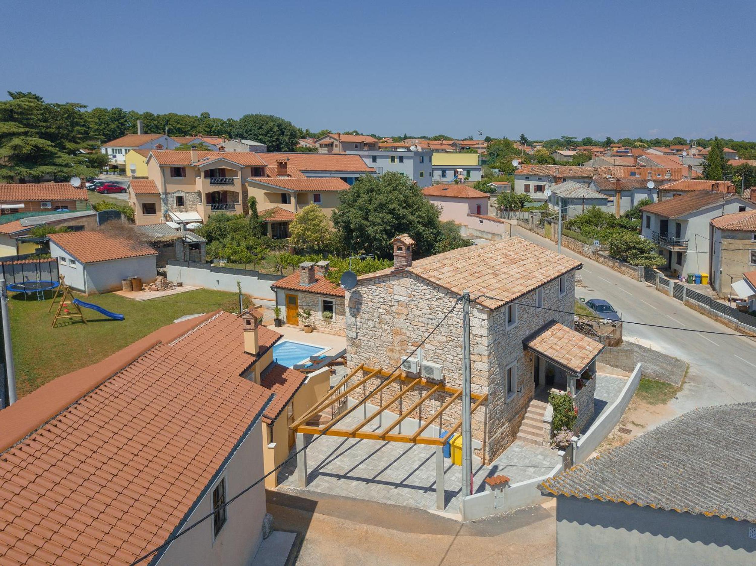 Villa Tonin - house for 6 guests with backyard, pool and whirlpool in Marčana Istria, Ferienhaus Istrien view 4