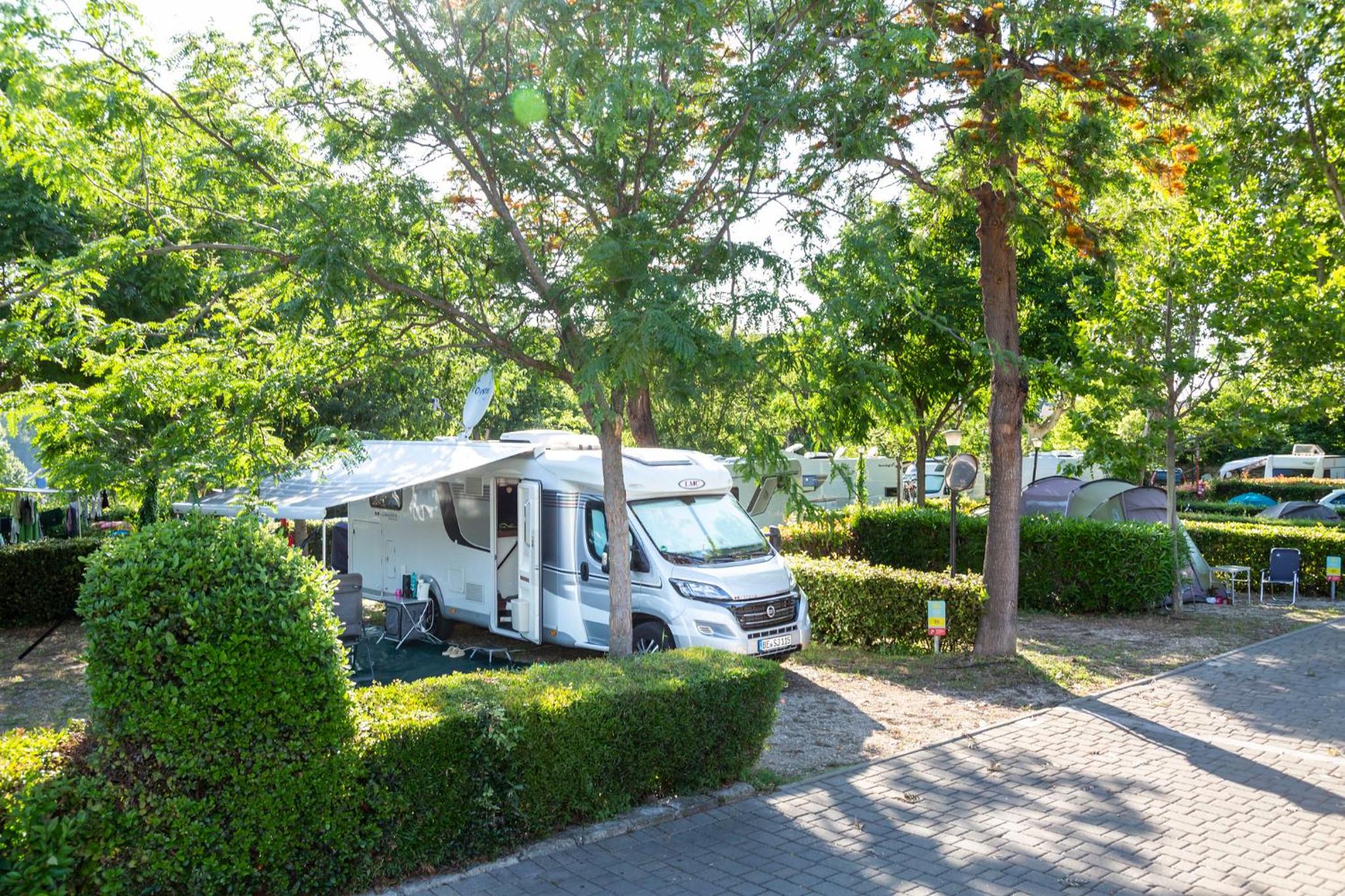 hu Roma Camping In Town