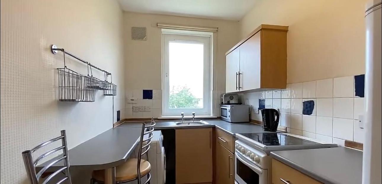 3 bed Edinburgh flat view 3