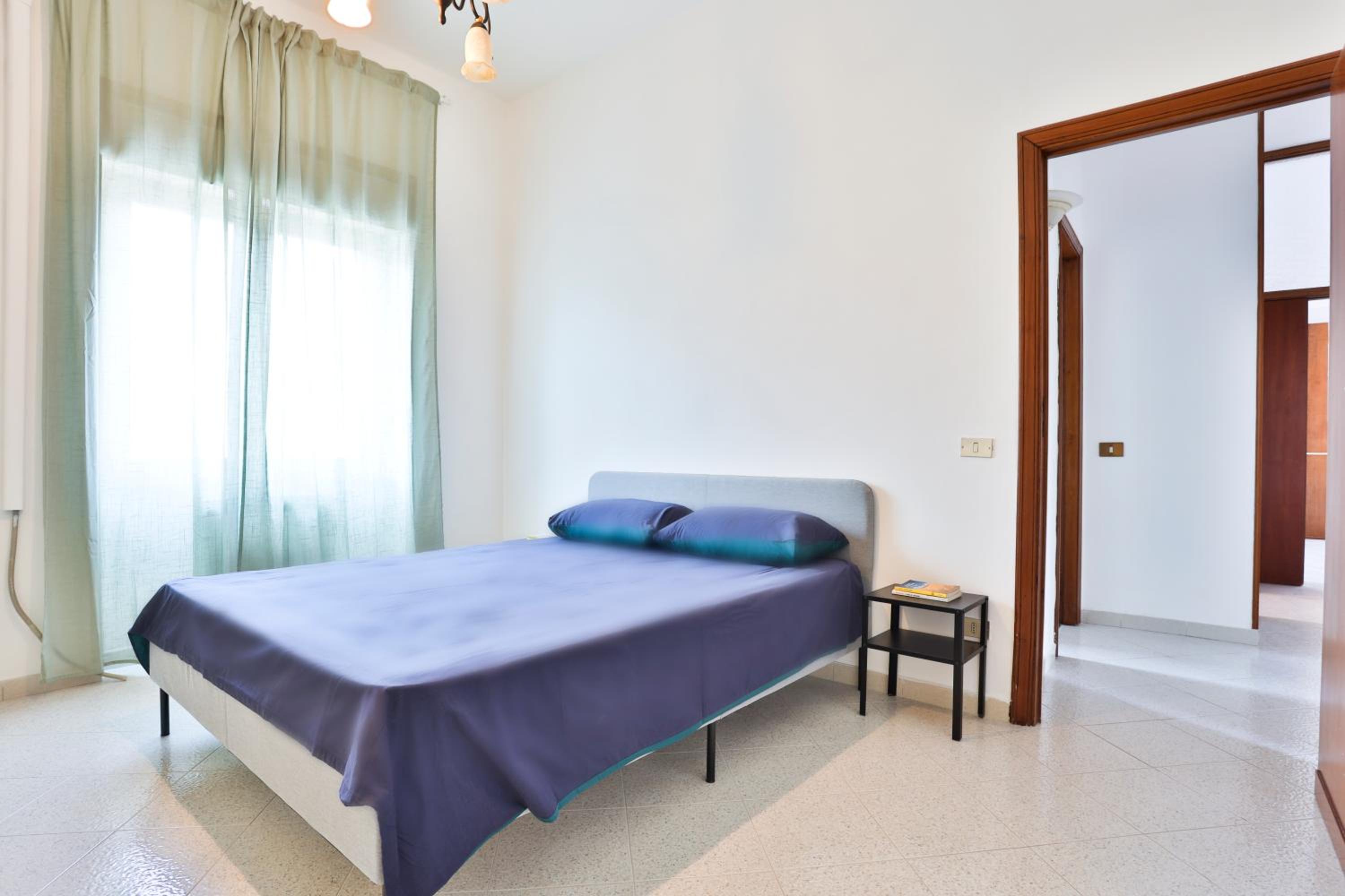 GuestHost - Bright Apartment near the sea with parking view 2