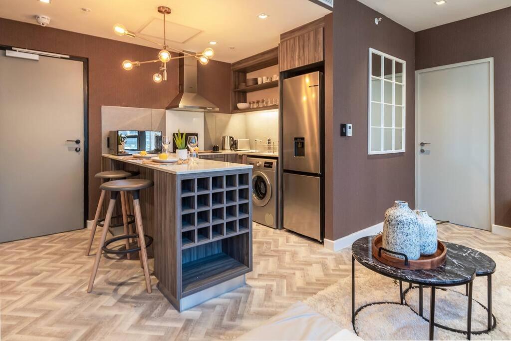 Chic Luxury City Apartment view 3
