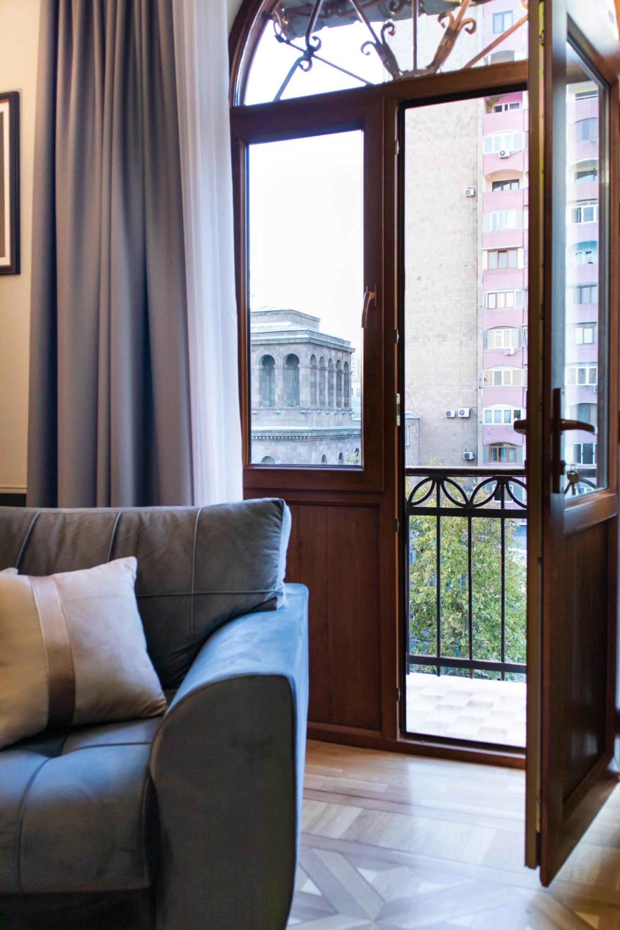 hotelise I Broadway Apartment