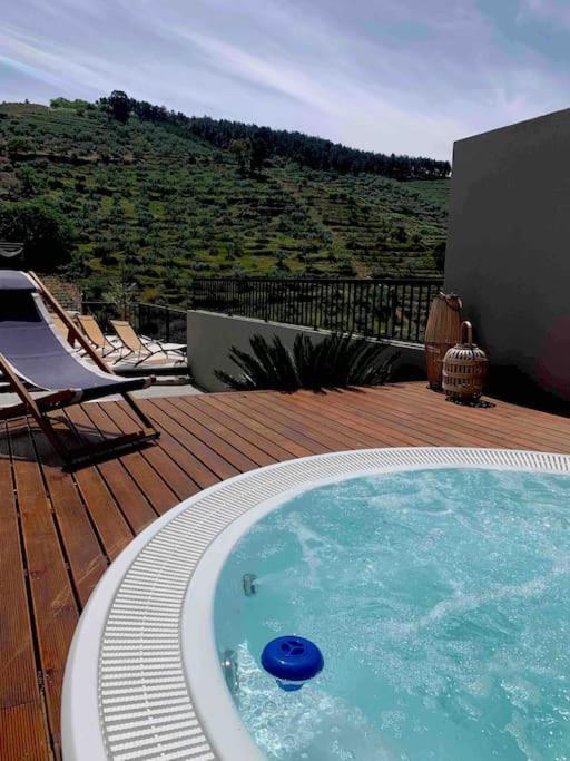 Valadouro Cottage Douro Vallée with a Pool