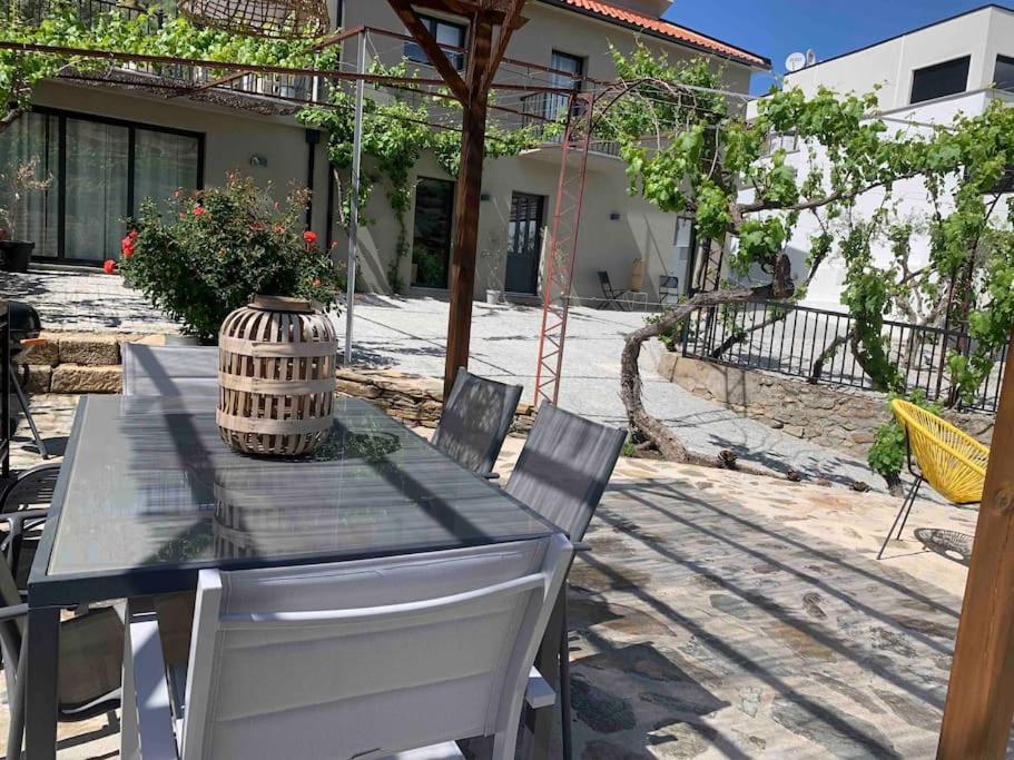 Valadouro Cottage Douro Vallée with a Pool