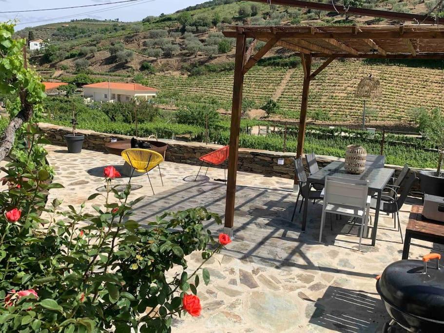 Valadouro Cottage Douro Vallée with a Pool