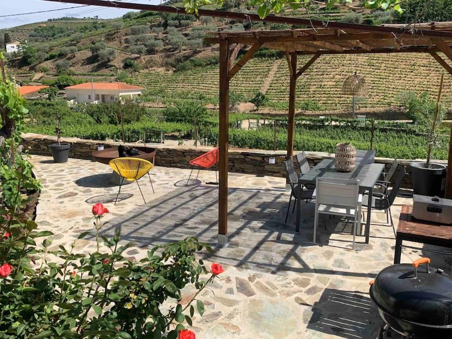 Valadouro Cottage Douro Vallée with a Pool