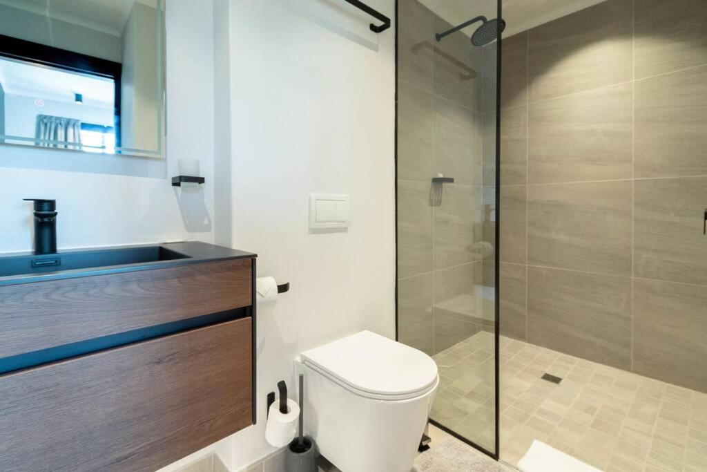 Greenpoint Luxury One Bed view 4