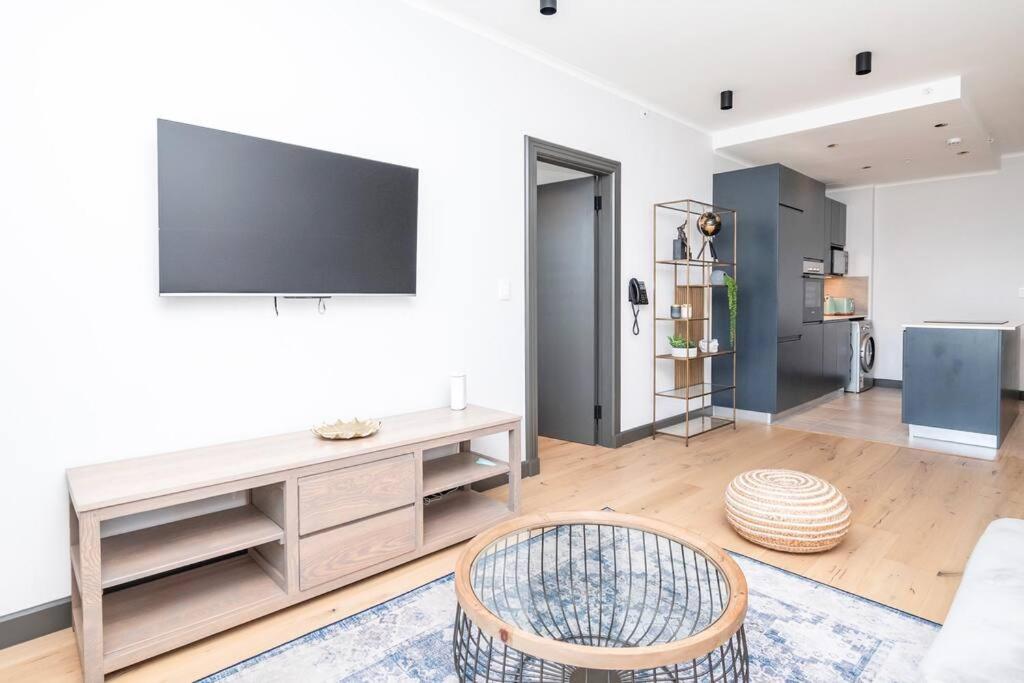 Greenpoint Luxury One Bed view 5