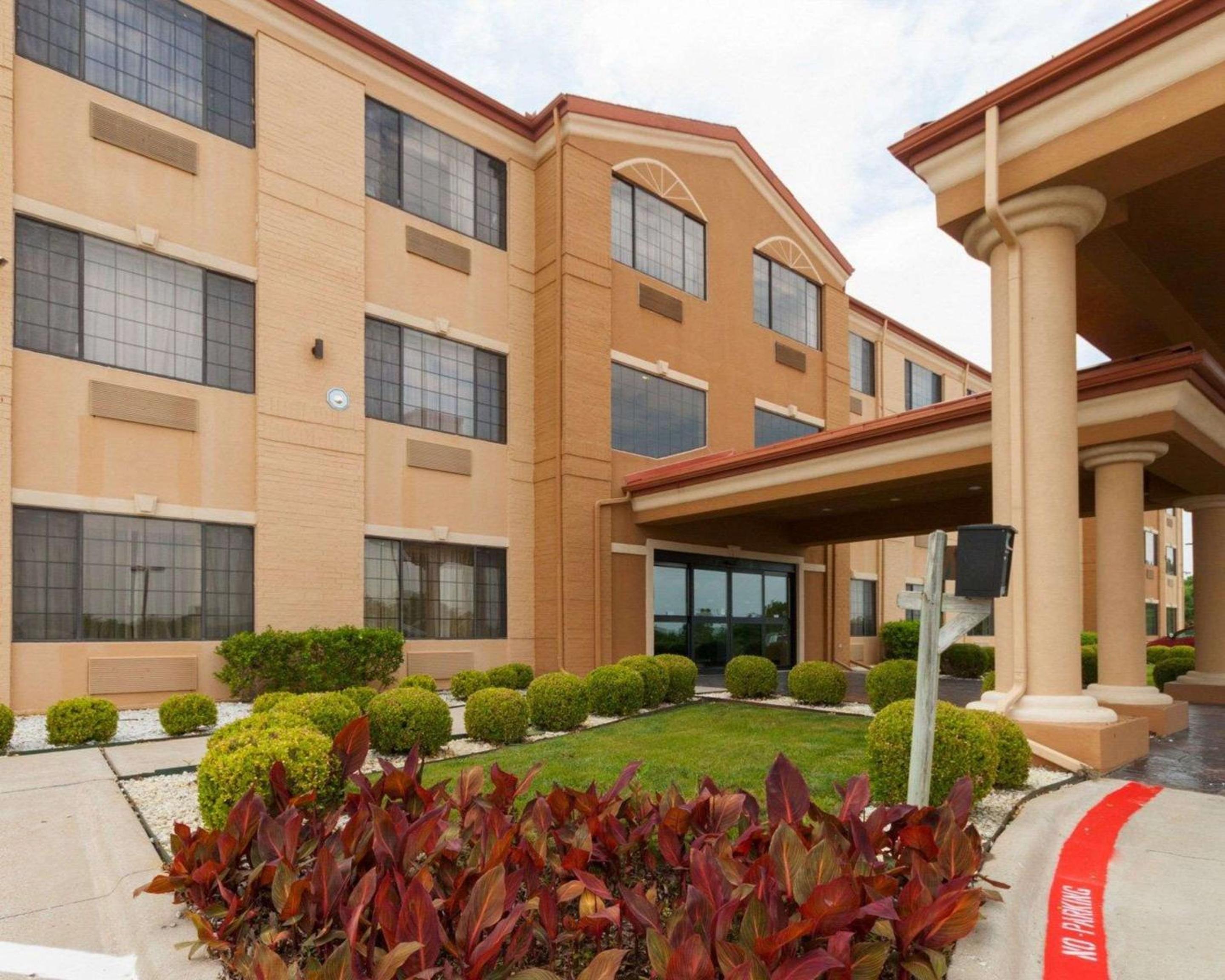 Comfort Suites Lake Ray Hubbard view 3