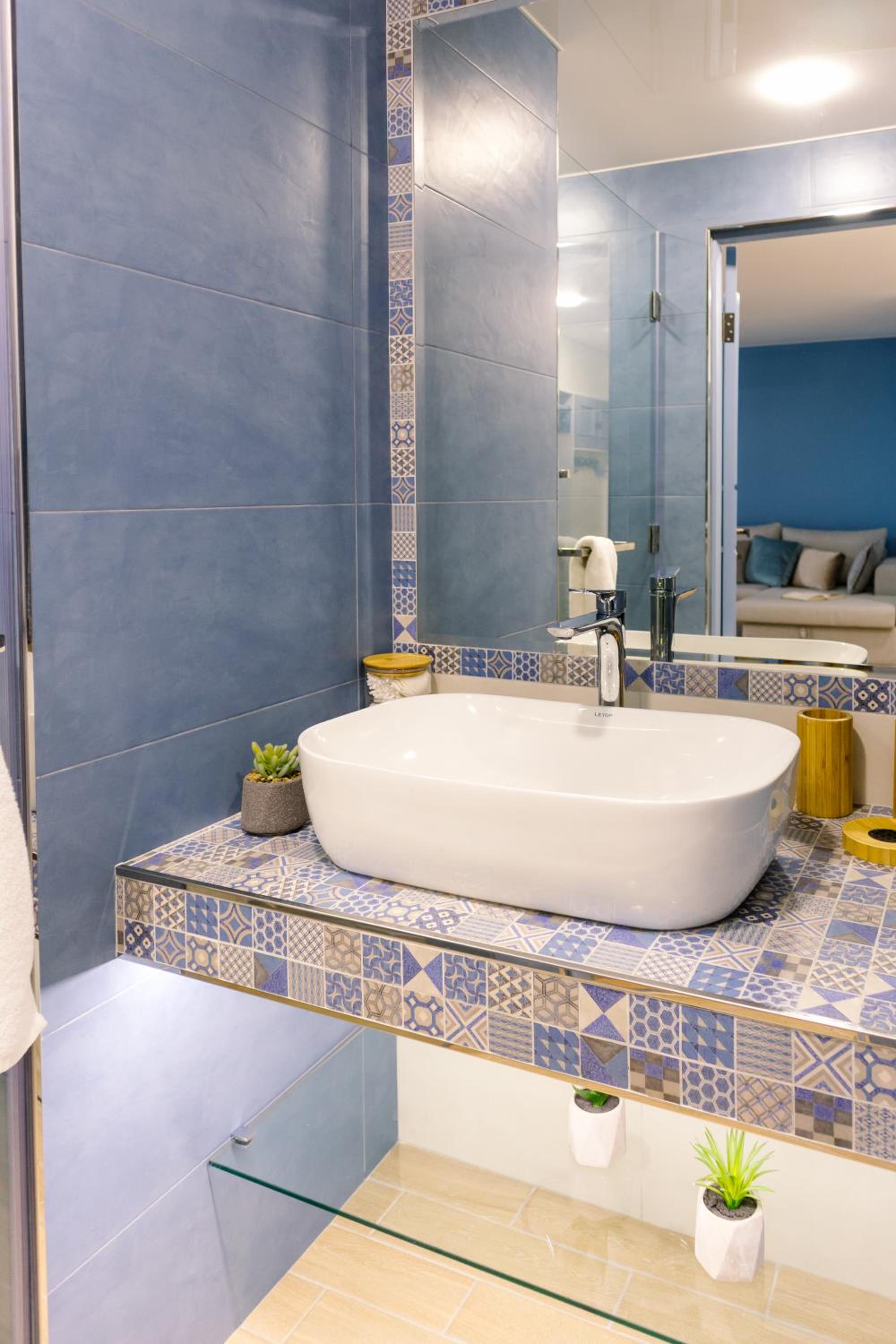hotelise I Indigo Apartment