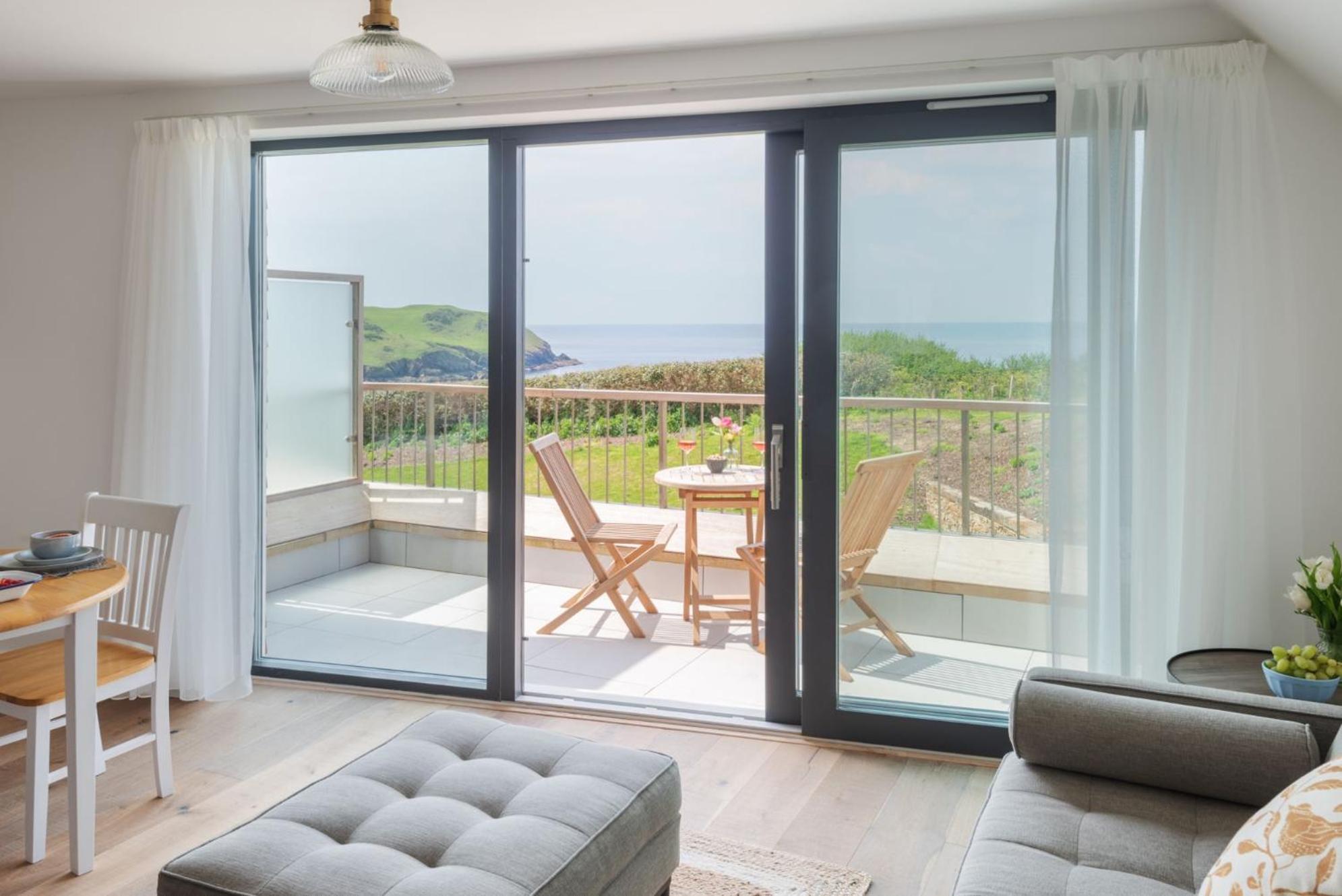 Apartment 14, Withie Cove view 3