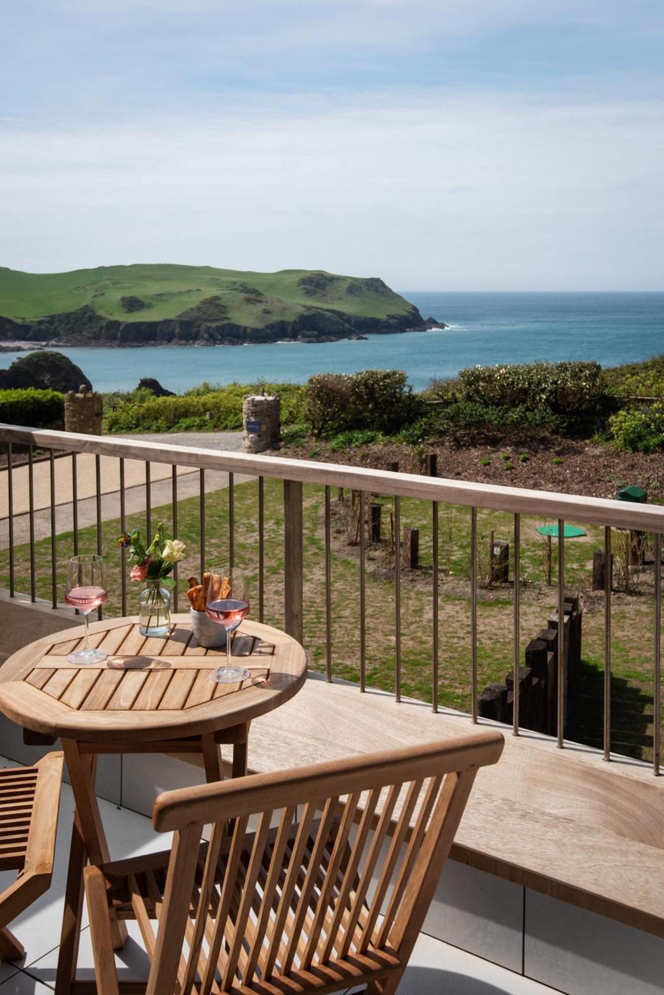 Apartment 8, Forest Cove view 2