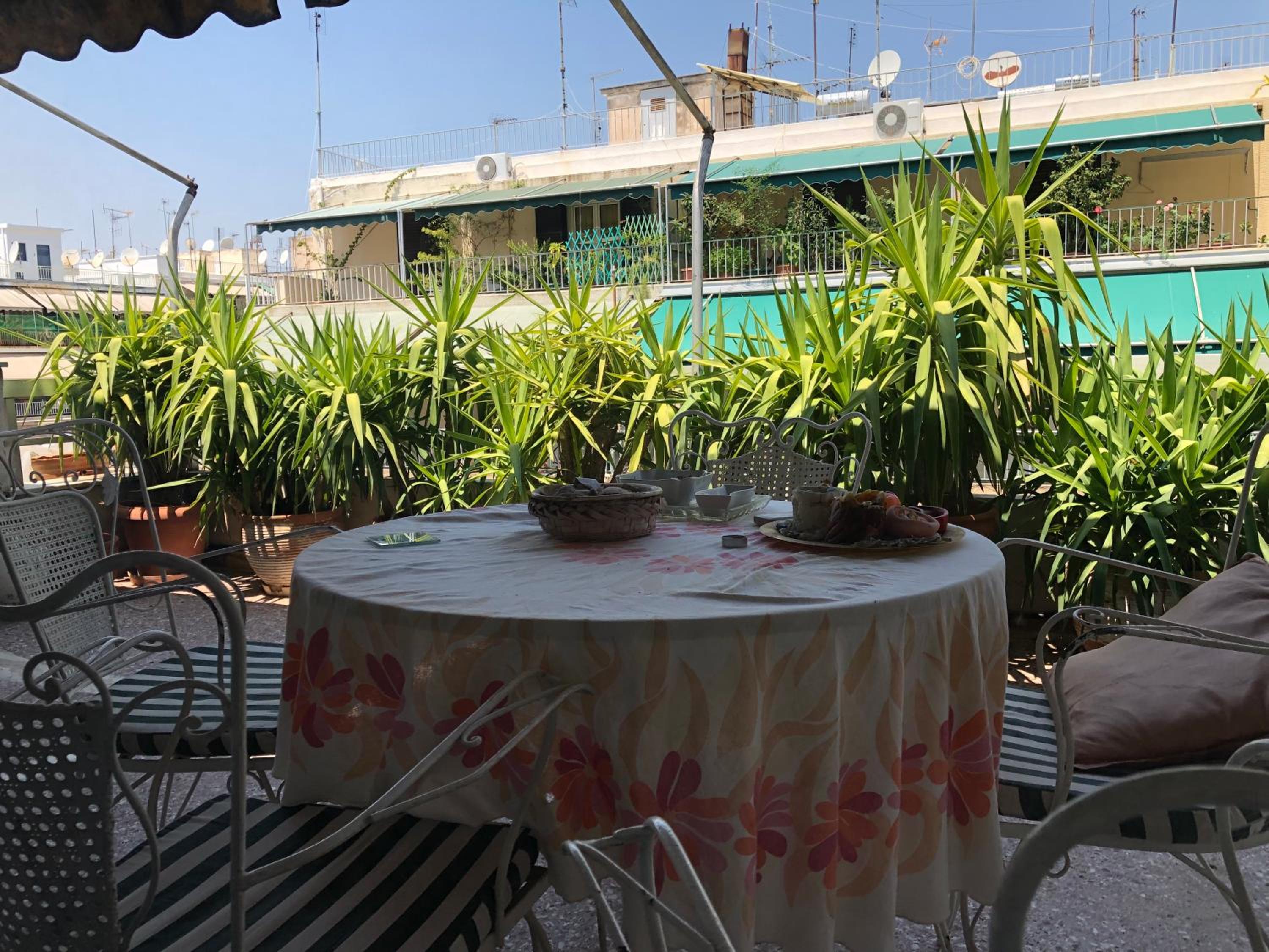 Spacious Double room in the Center of Athens