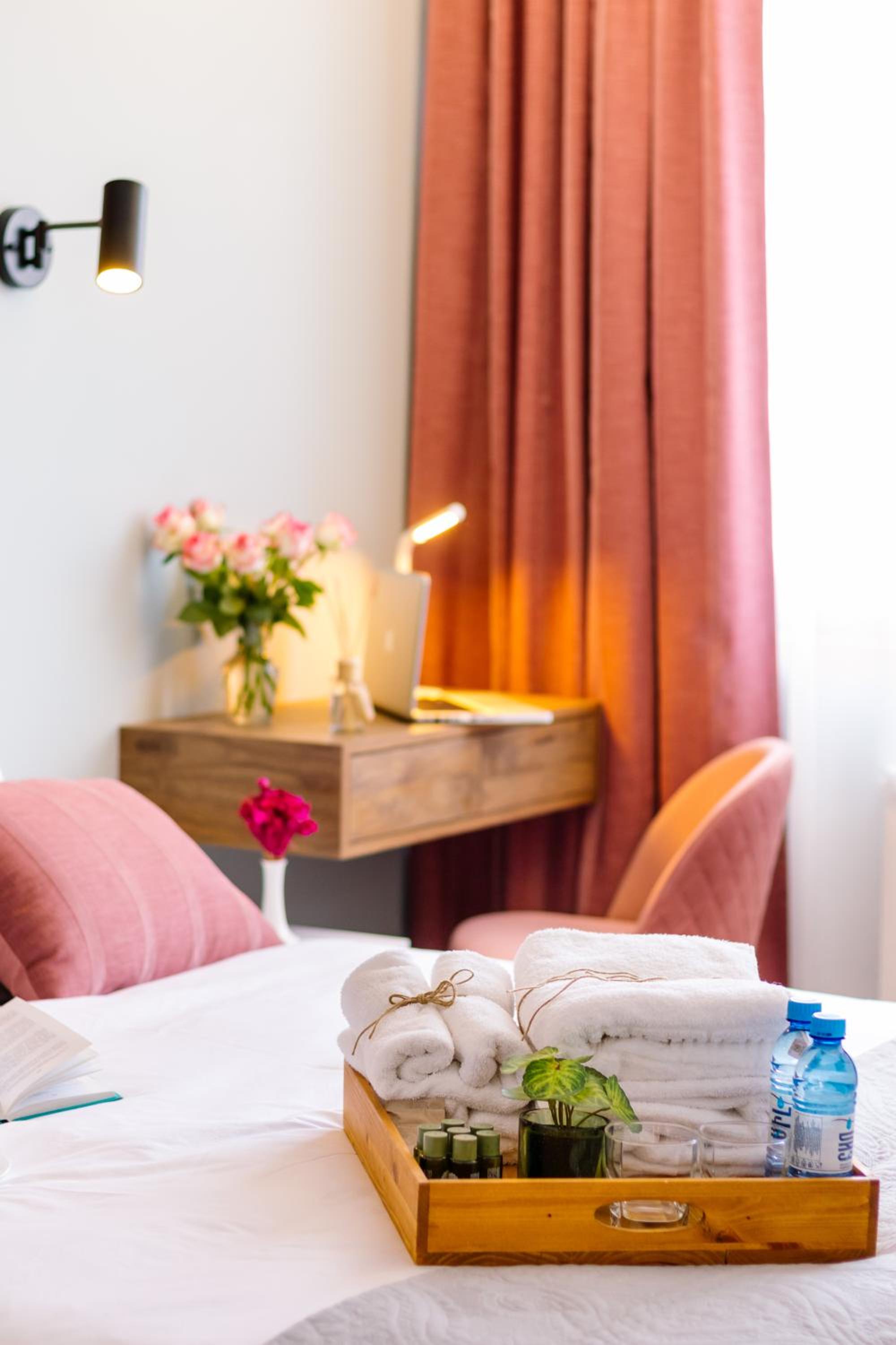 hotelise I MoulinRouge Apartment
