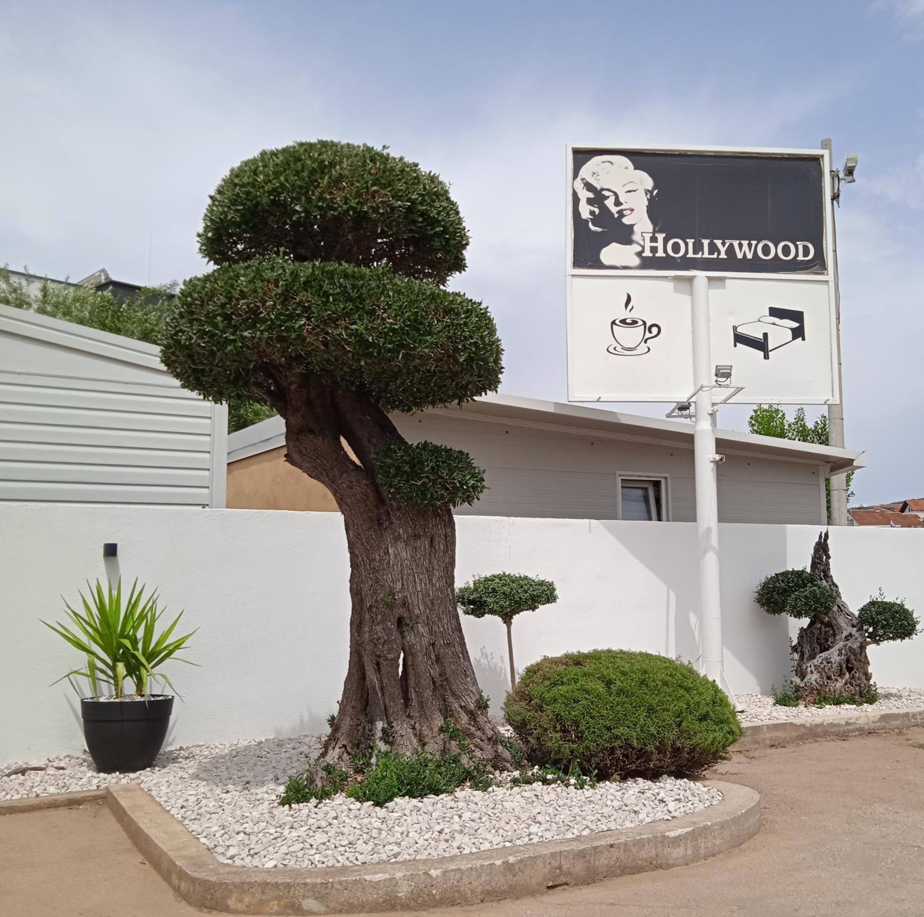 Hollywood rooms