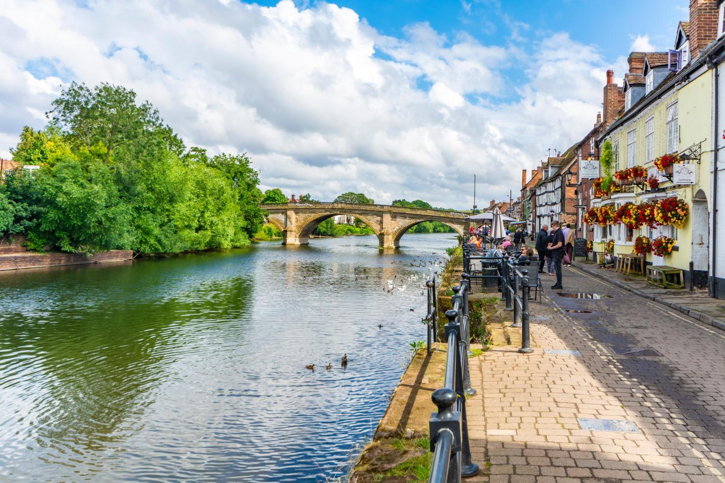 Bewdley River Cottage - Free private gated parking for 2 cars - River front location view 3