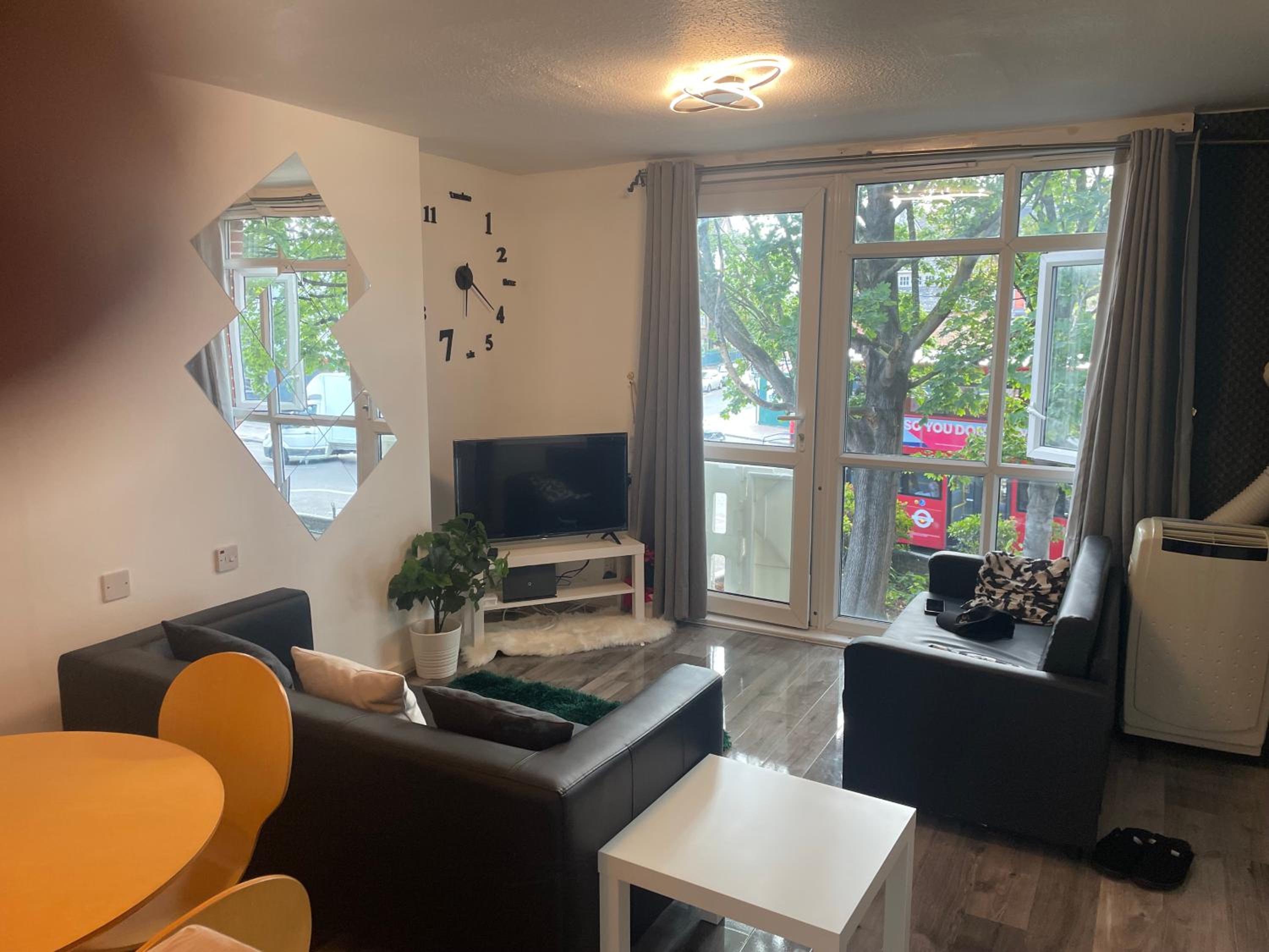 Two bedroom flat in Greenwich near the 02