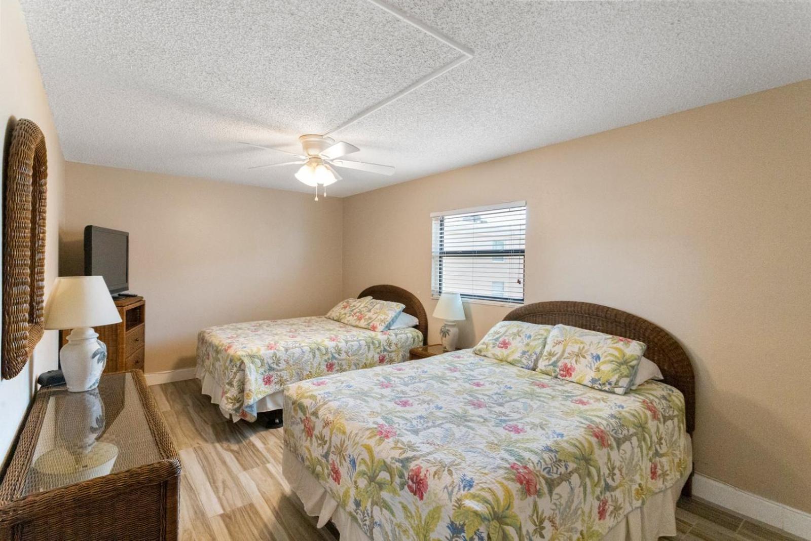 Direct Beachfront 1b 1b Corner - Sandy Shores #501