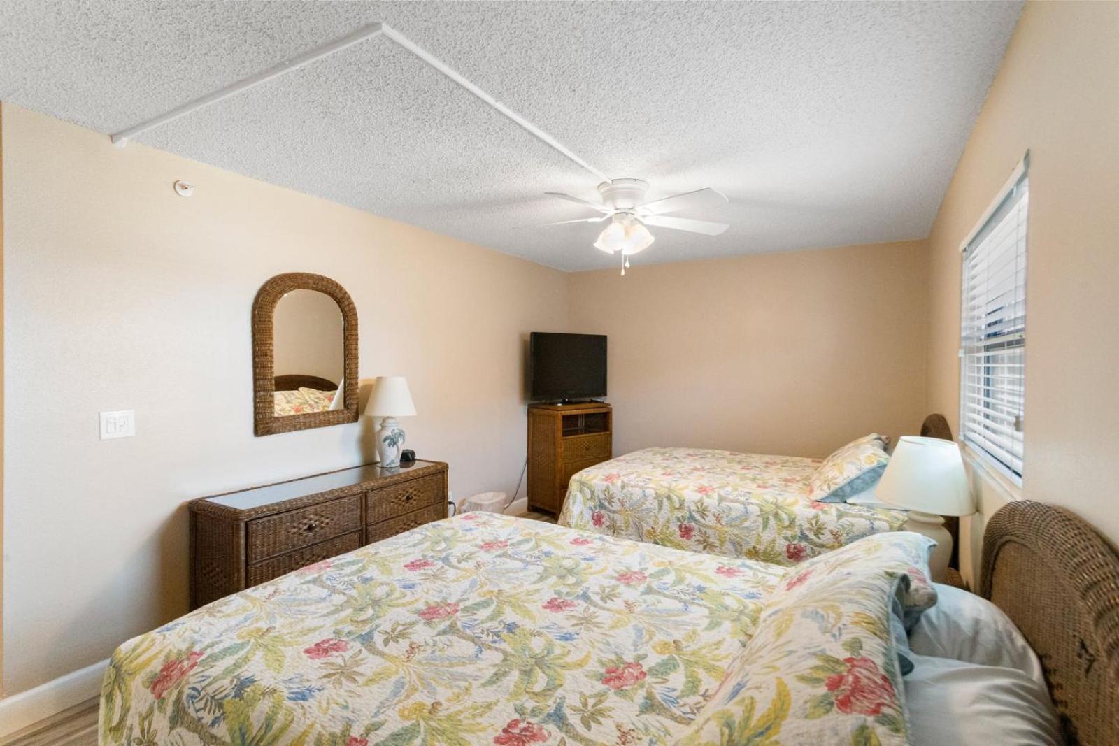 Direct Beachfront 1b 1b Corner - Sandy Shores #501
