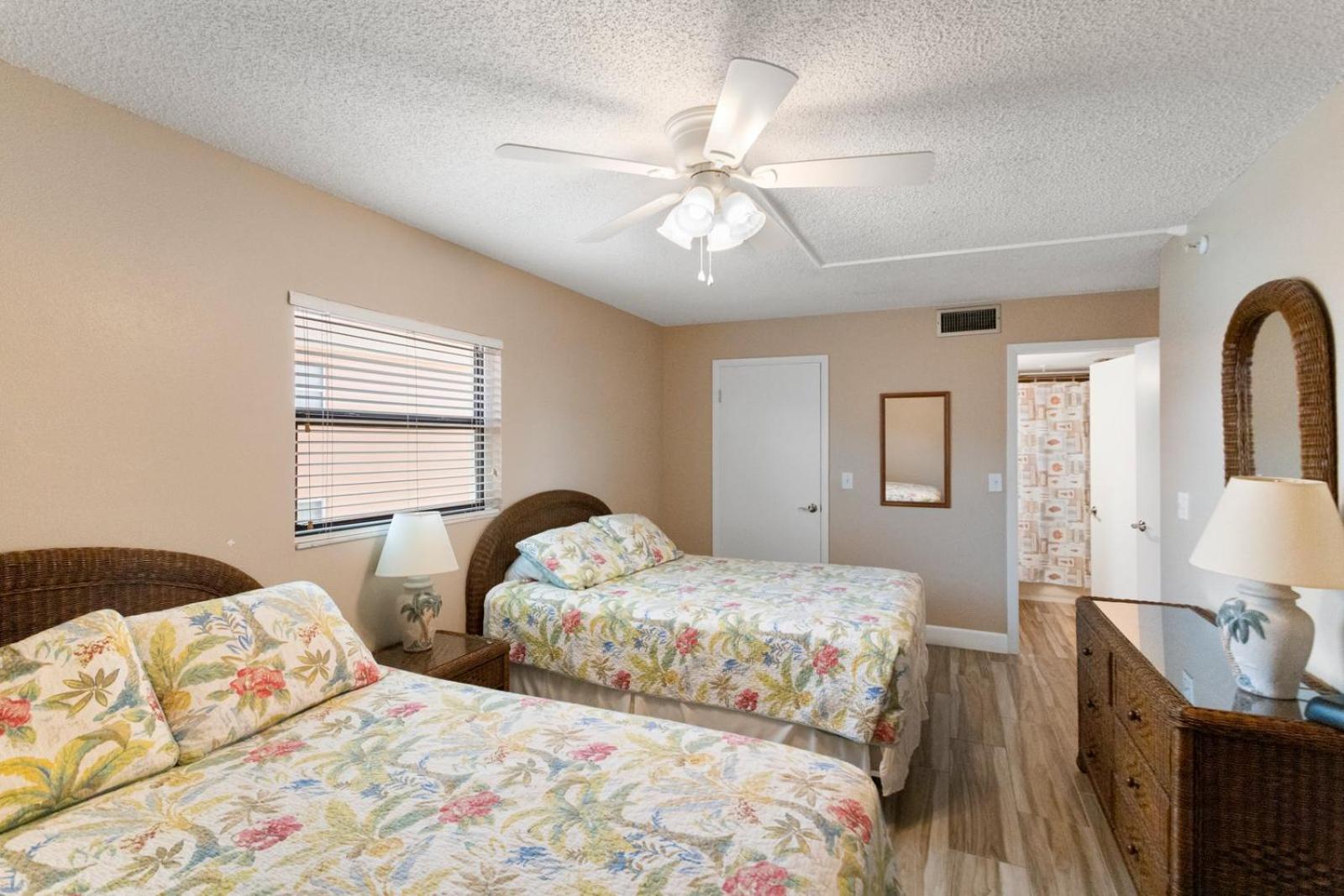 Direct Beachfront 1b 1b Corner - Sandy Shores #501